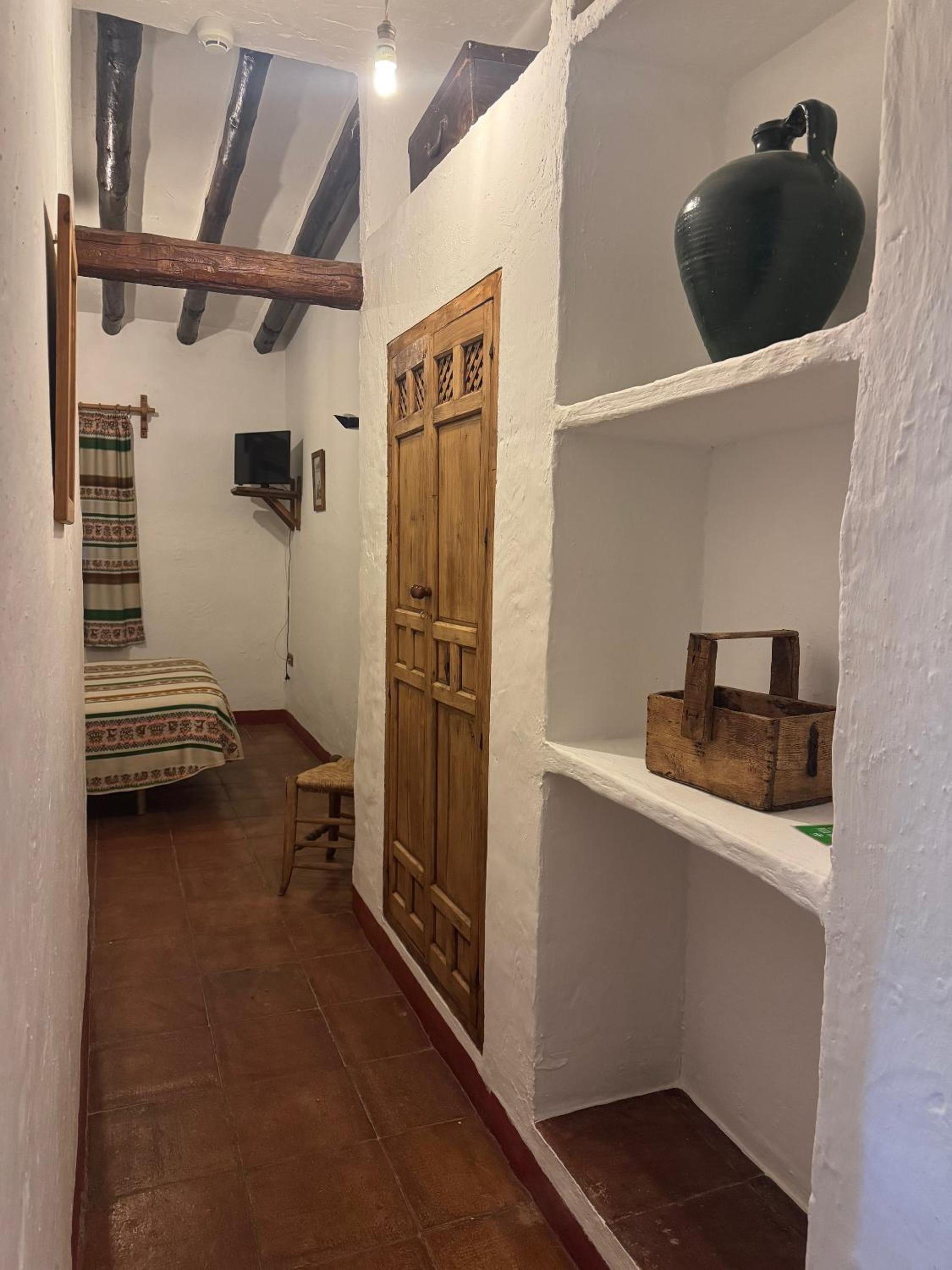 Standard Double Room - Photo 5