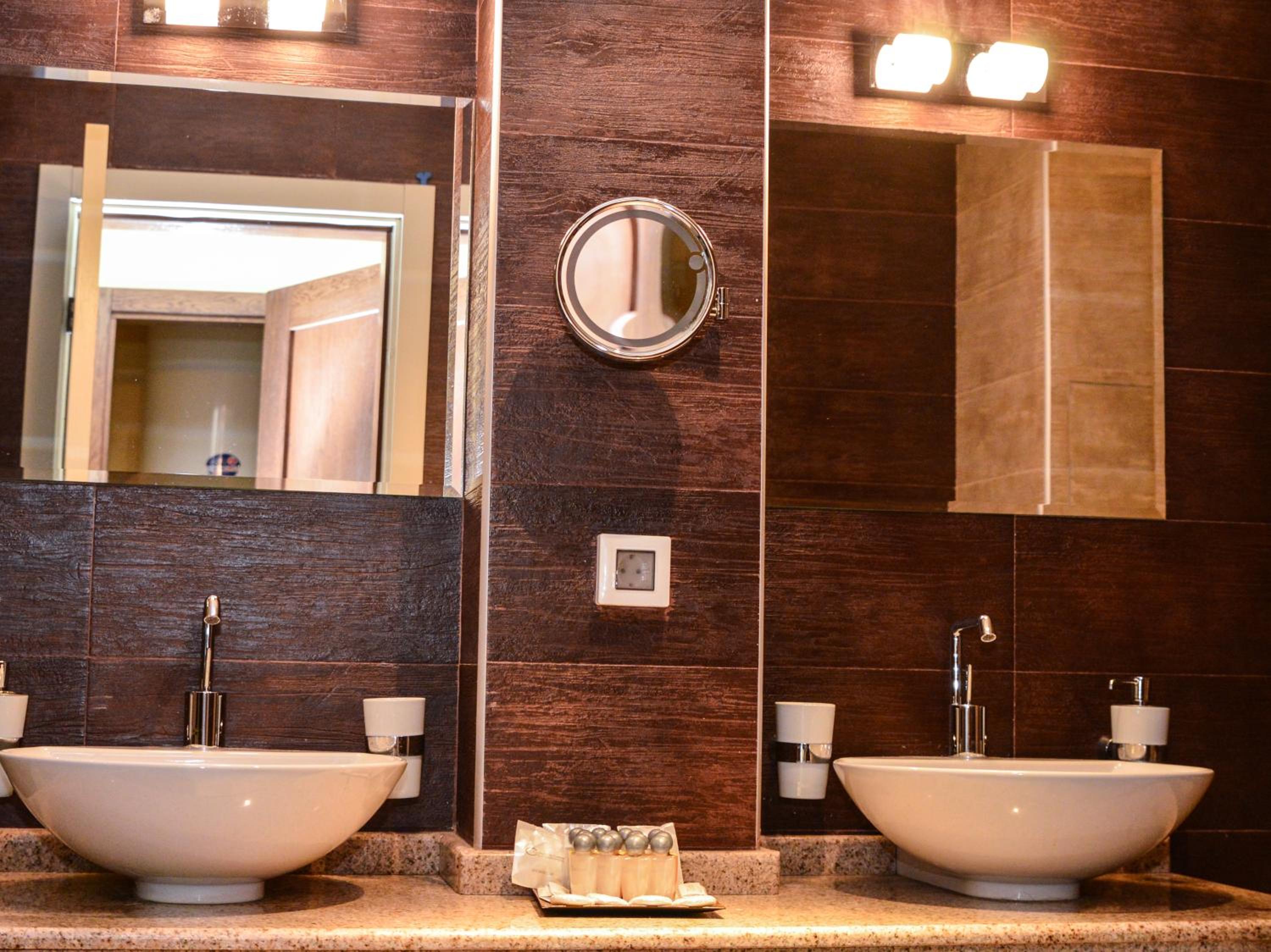 Three-Bedroom Apartment - Photo 7