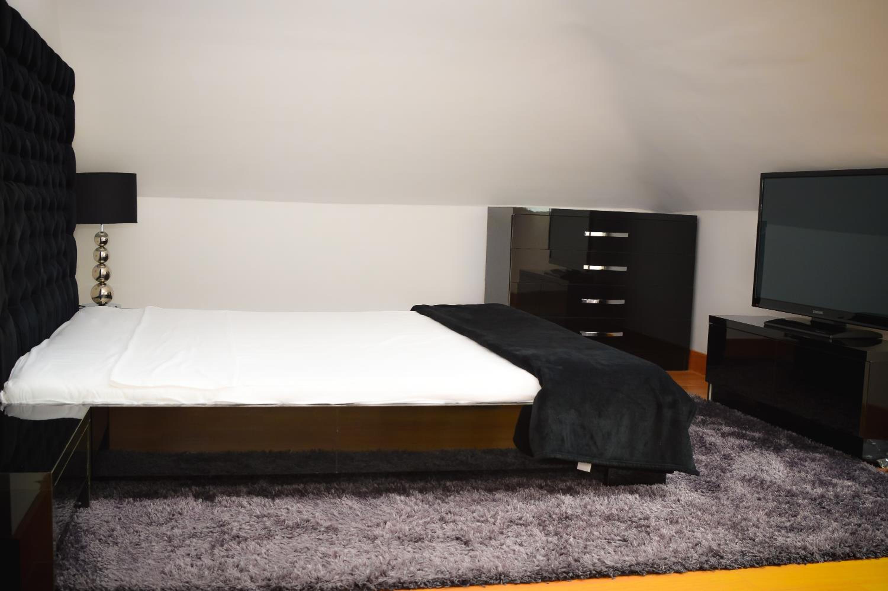 Three-Bedroom Apartment - Photo 11