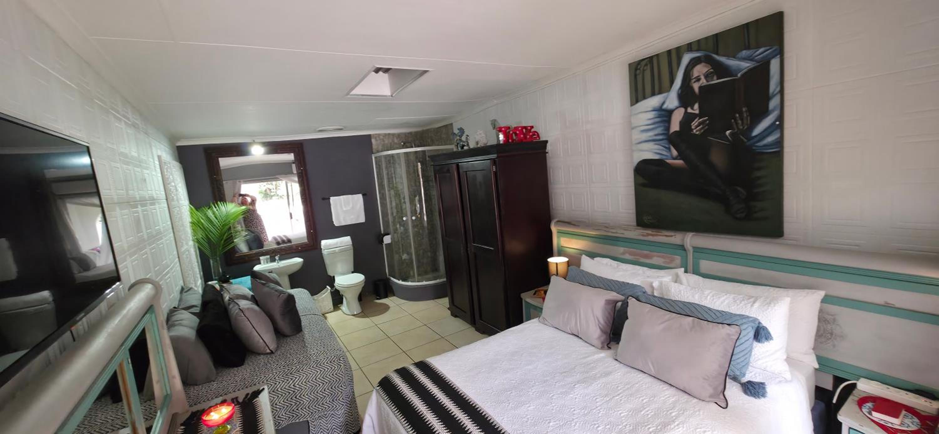 Deluxe Room (2 Adults + 1 Child)