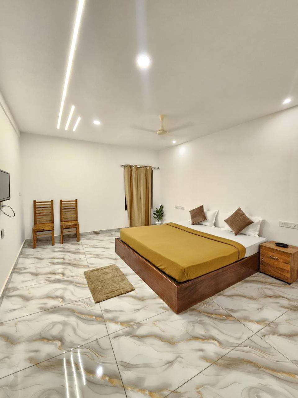 Superior King Suite photo 1