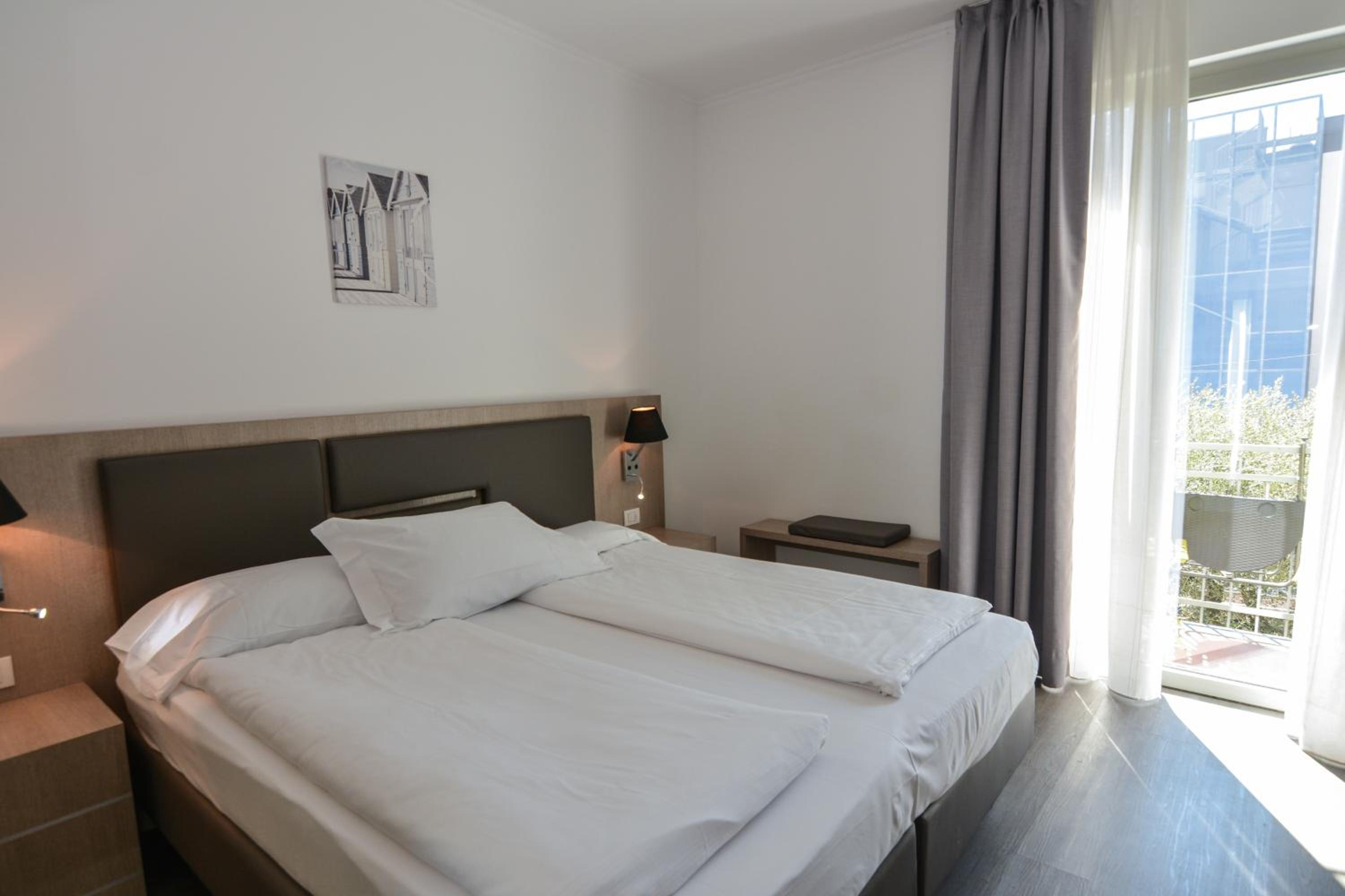Double or Twin Room with Balcony photo 3