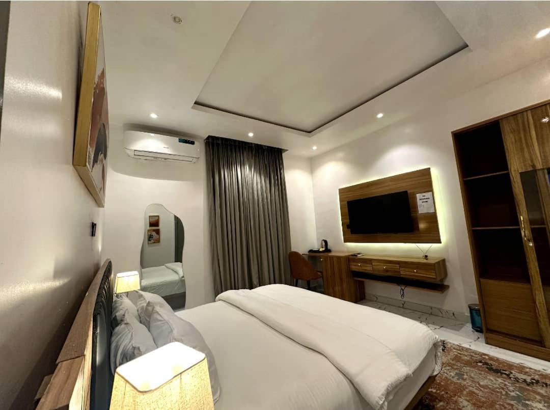 Deluxe King Room