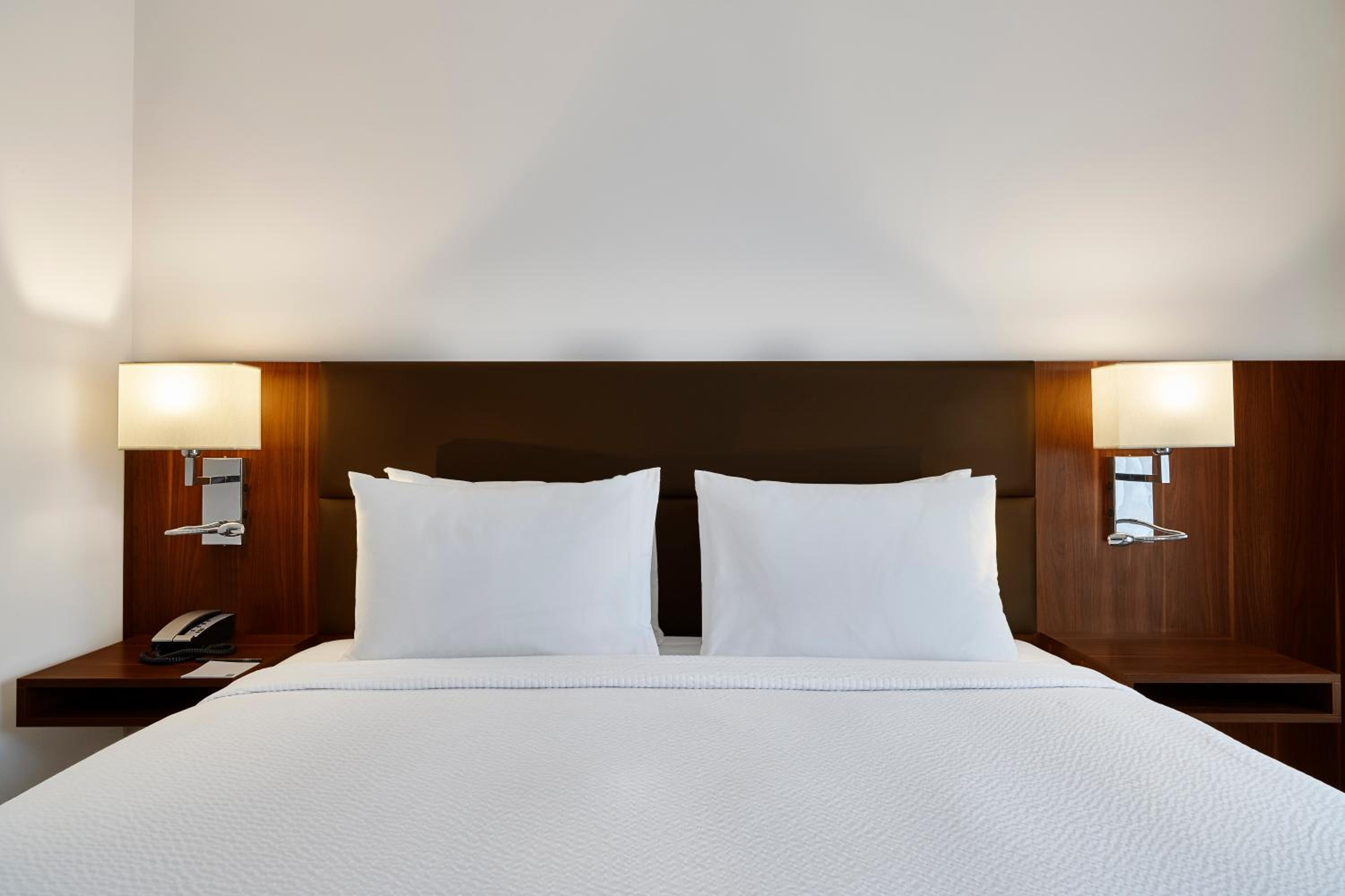 Standard Double - 1 King Bed photo 1