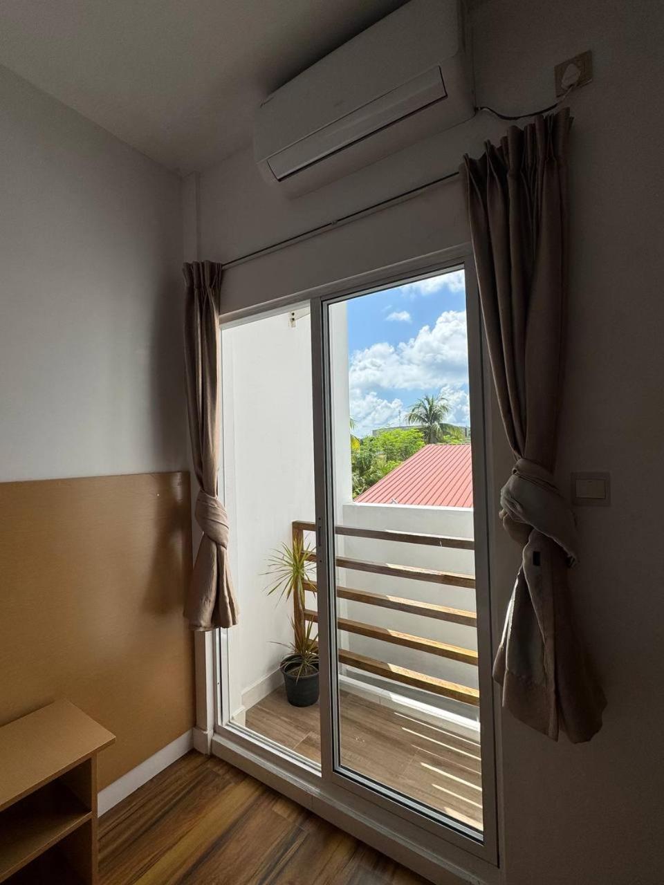 Deluxe Double Room with Balcony photo 3