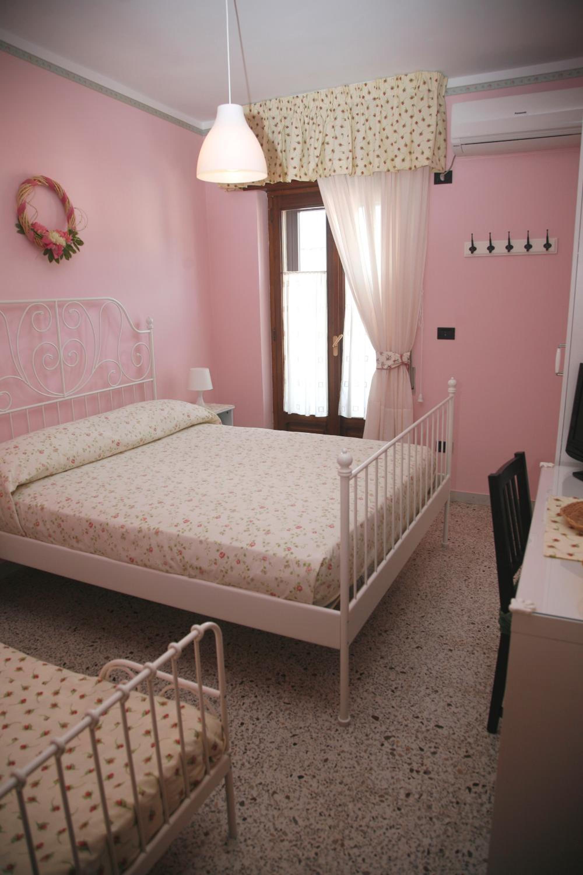 Double Room with Private Bathroom photo 1