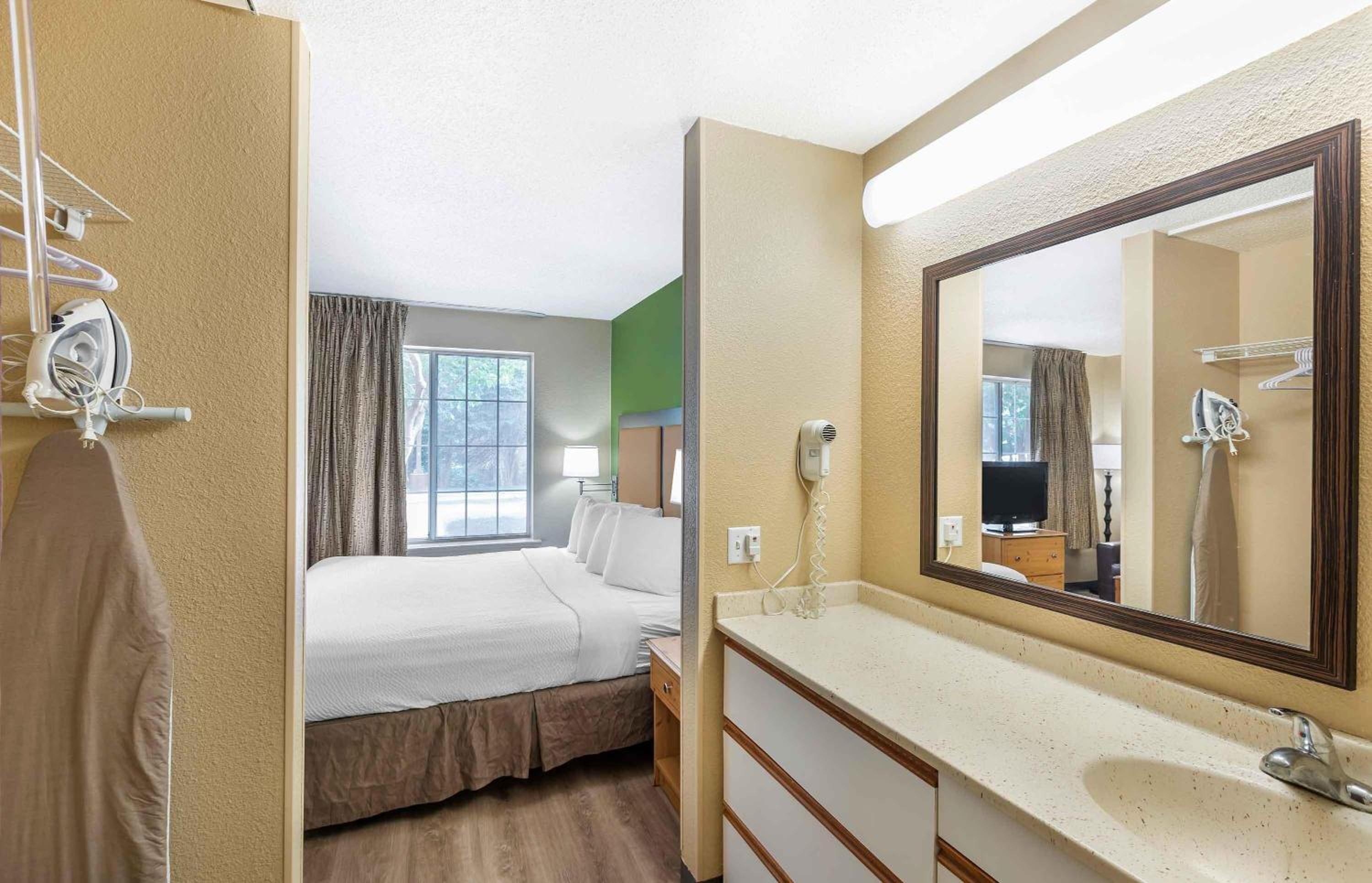 1 King Bed | Suite, Nsmk, Kitchen, Sofa-Bed