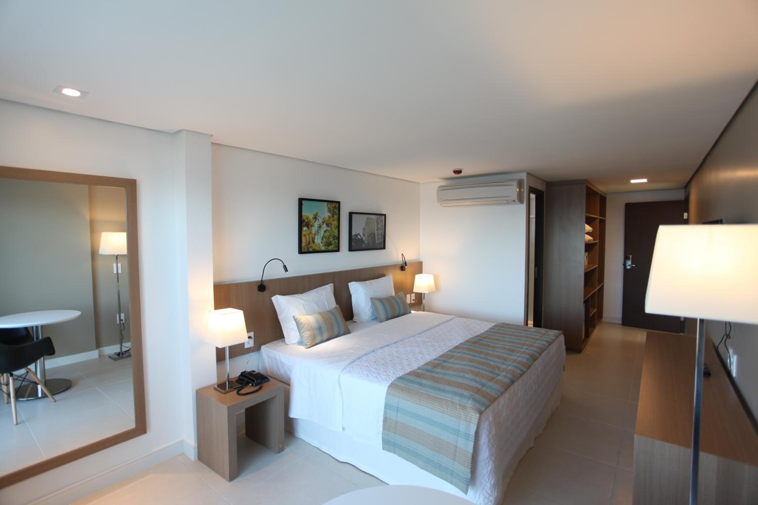 Deluxe Room with Sea View thumbnail 5