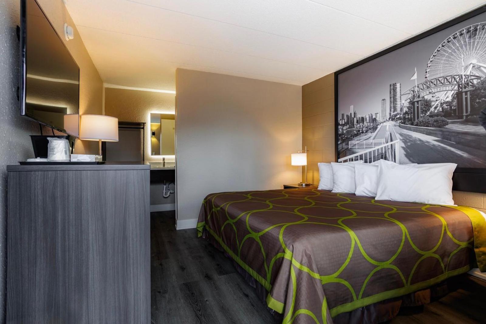 King Room with Mobility Access and Bathtub with Grab Bars, Non-Smoking - Photo 1