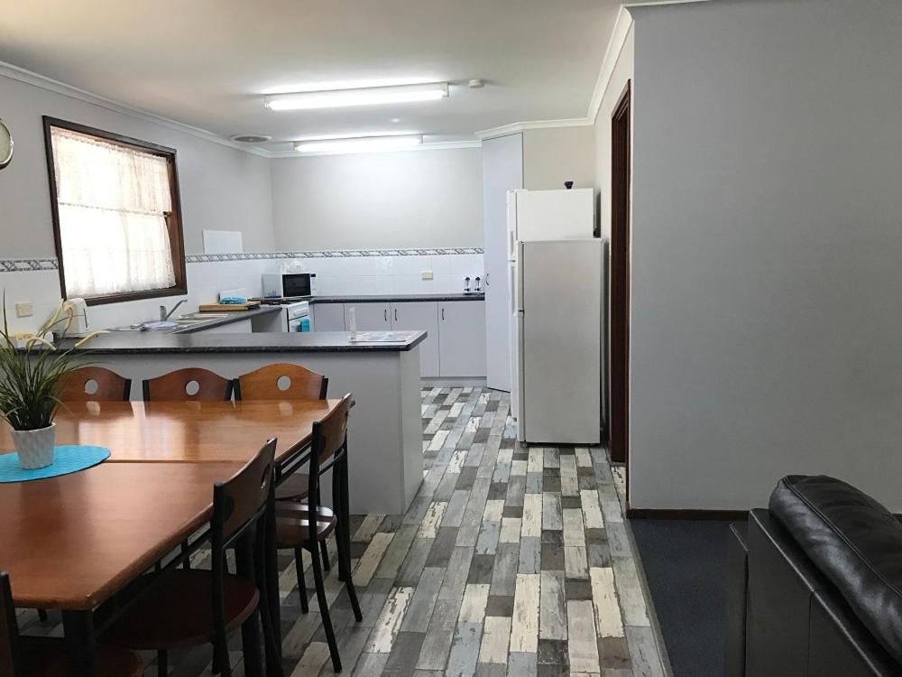 Four-Bedroom House photo 3