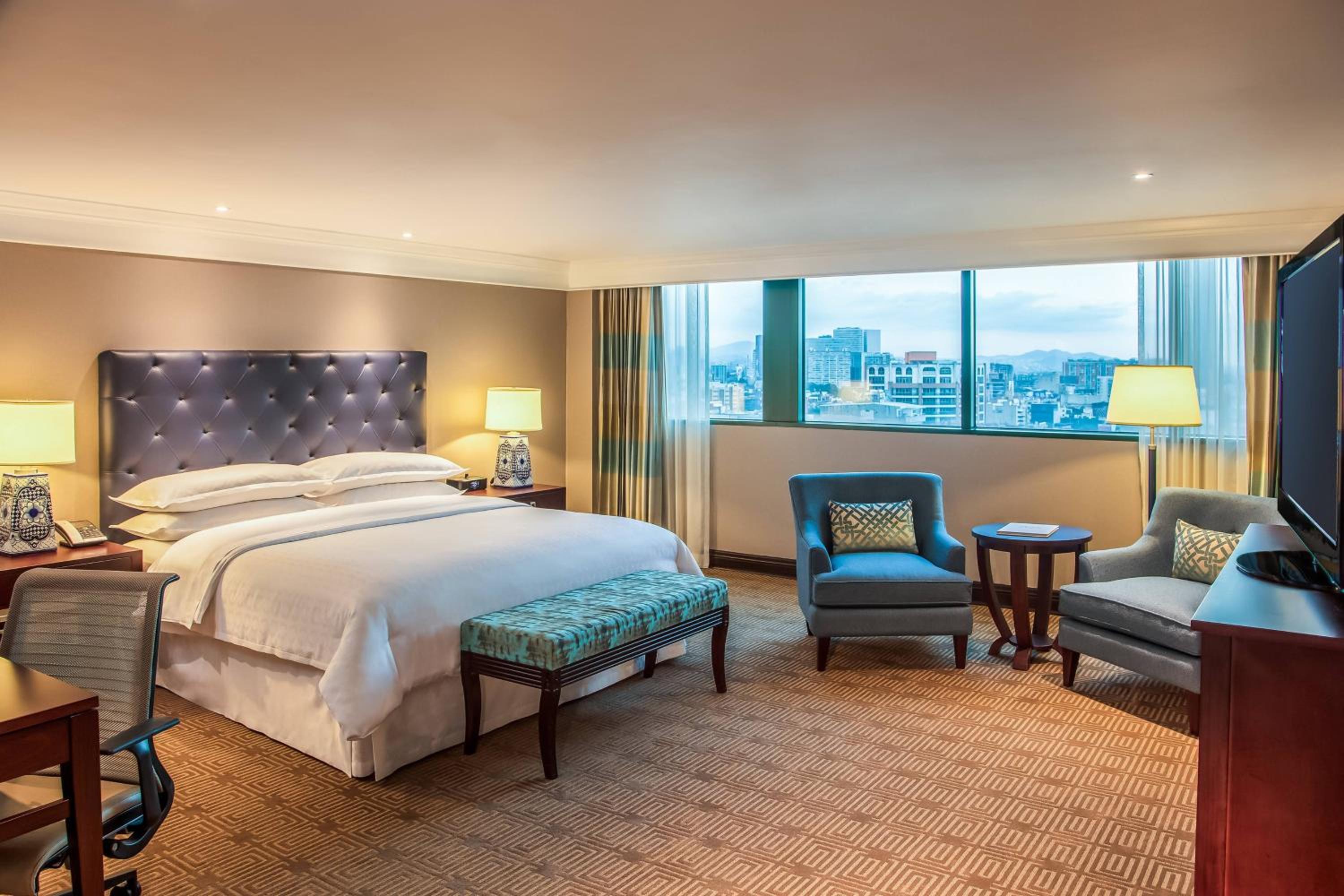 Marco Polo Presidential Corner Room with Angel View - Club Level