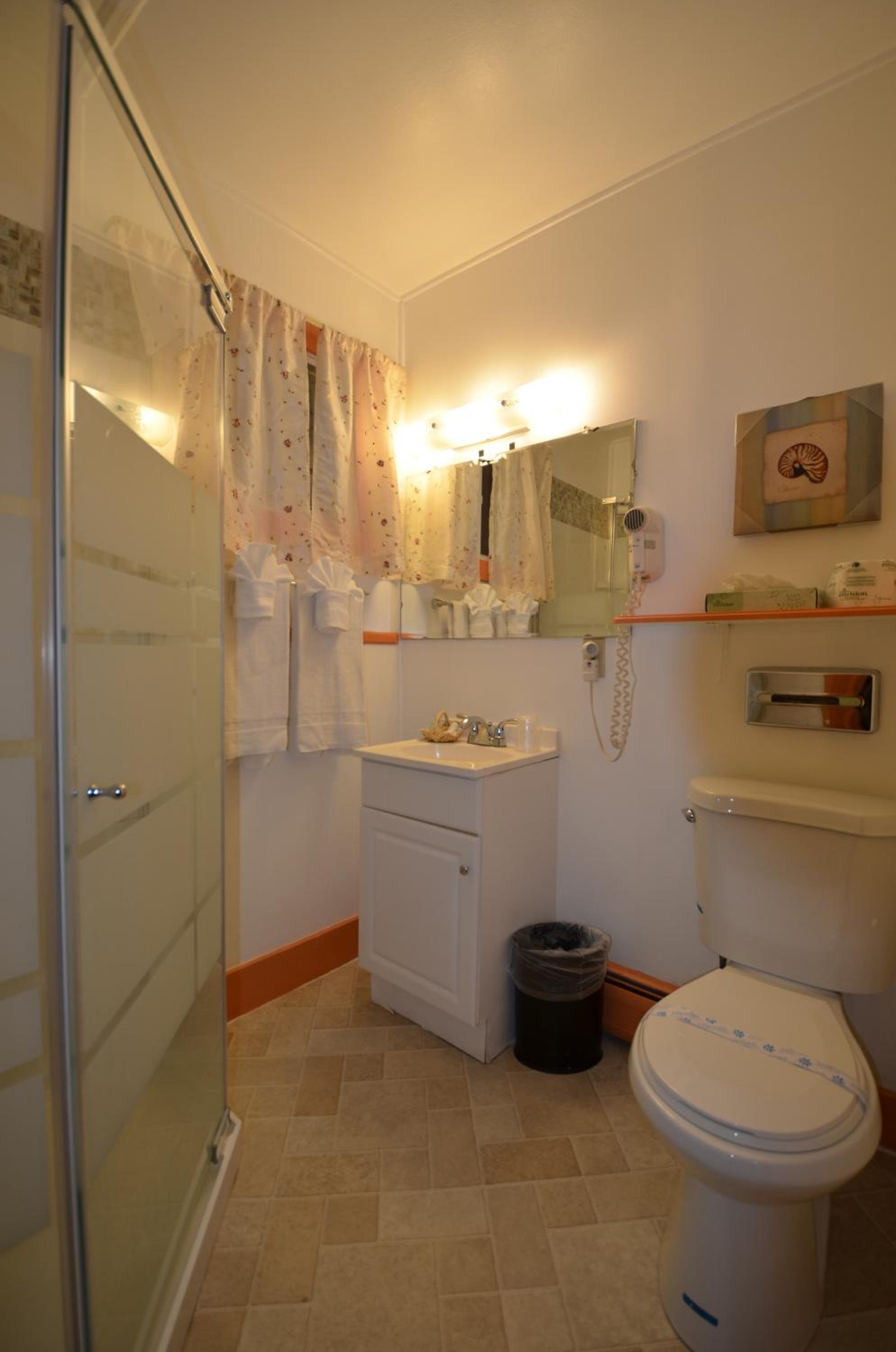 Queen Room - Photo 17