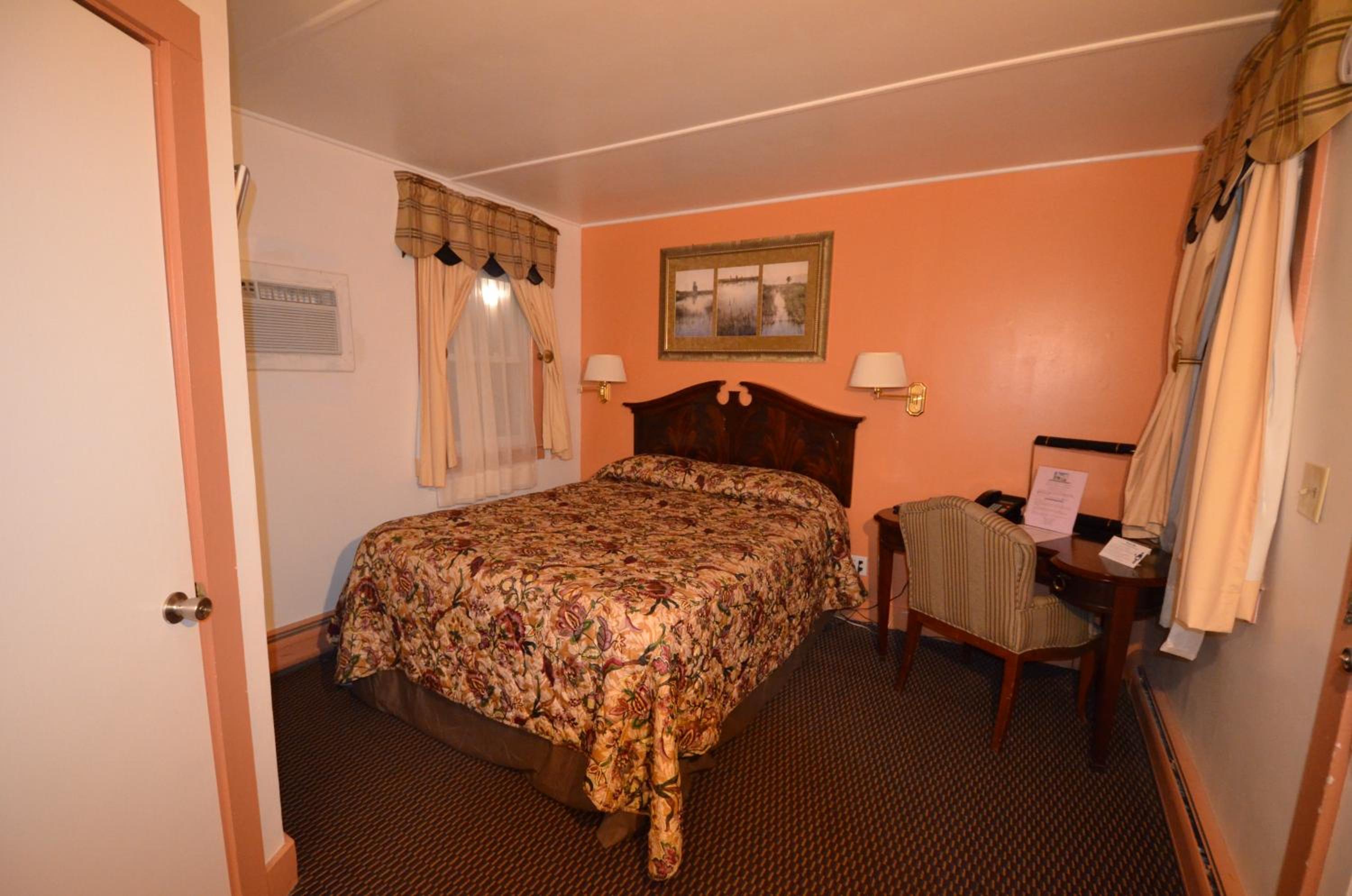 Queen Room - Photo 3