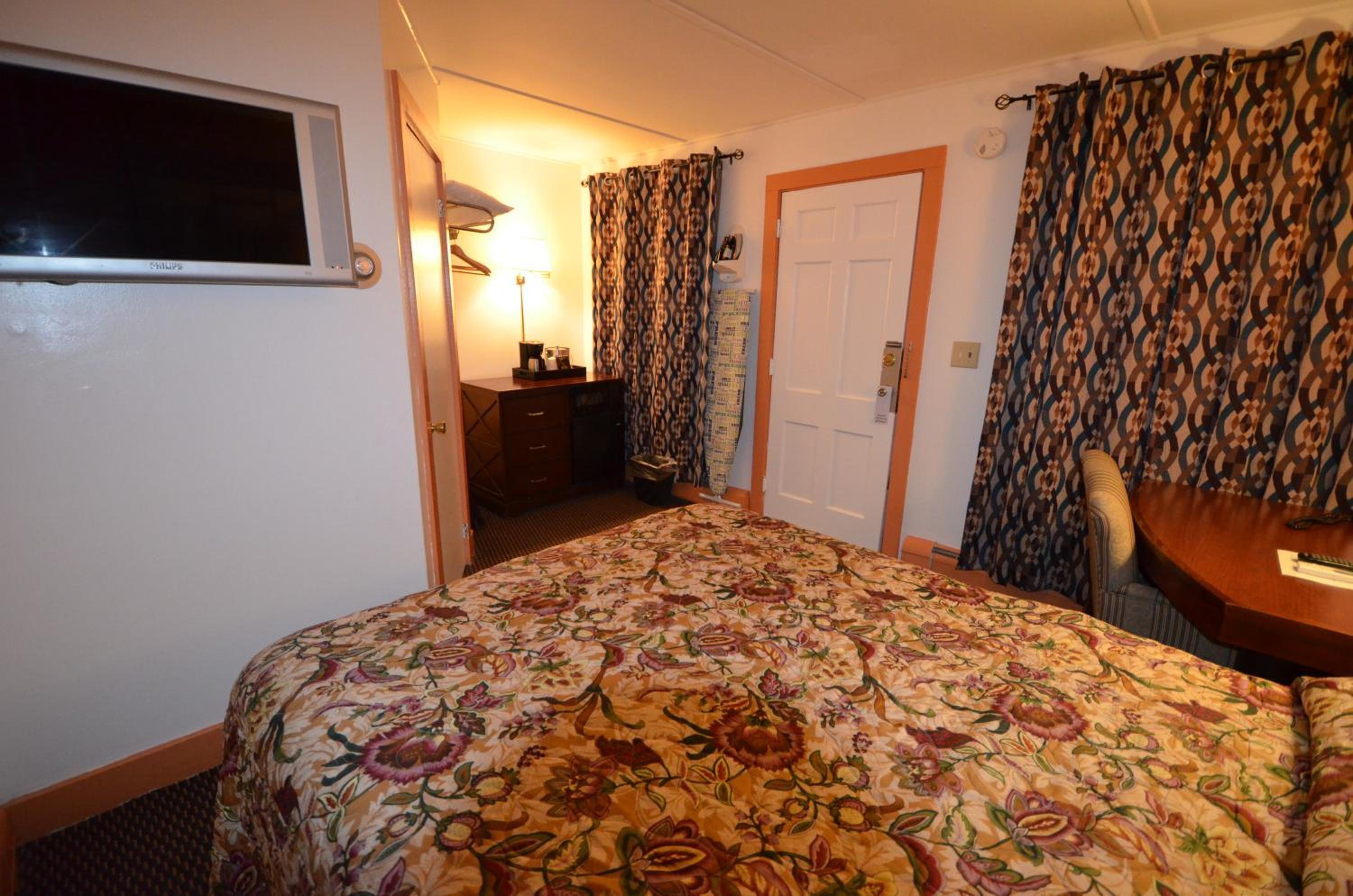 Queen Room - Photo 16