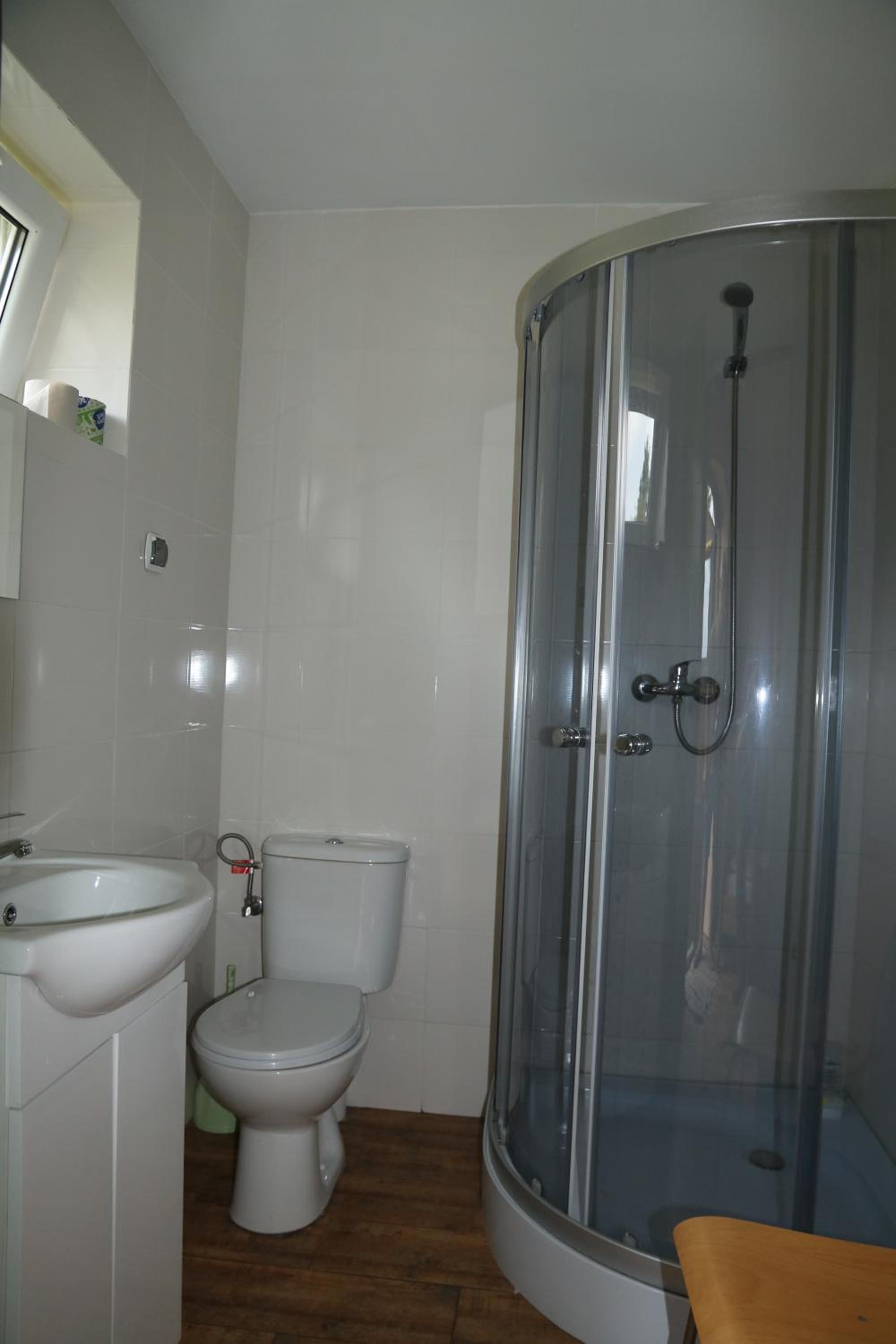 Quadruple Room with Private Bathroom - Photo 3