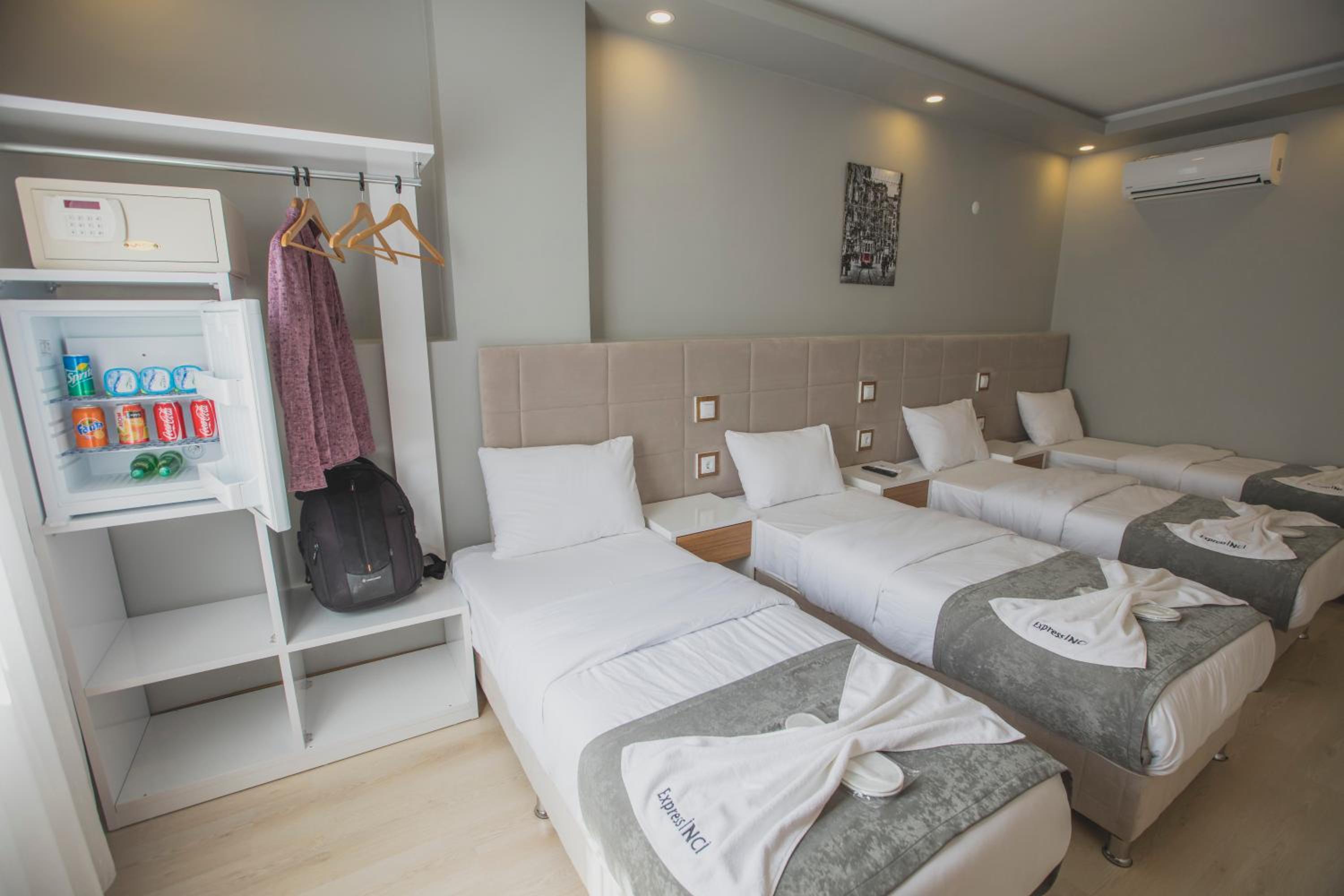 Deluxe Quadruple Room photo 2