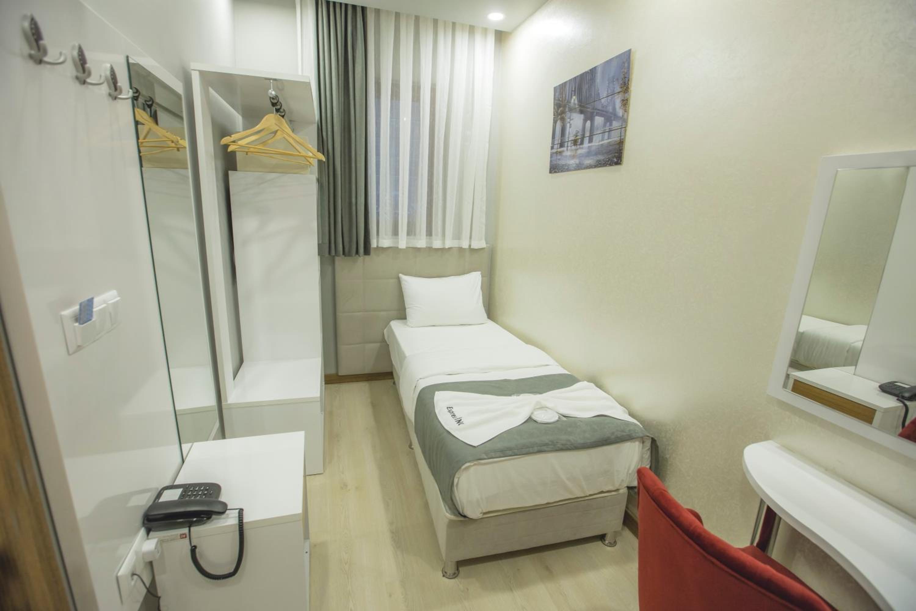 Deluxe Single Room photo 3