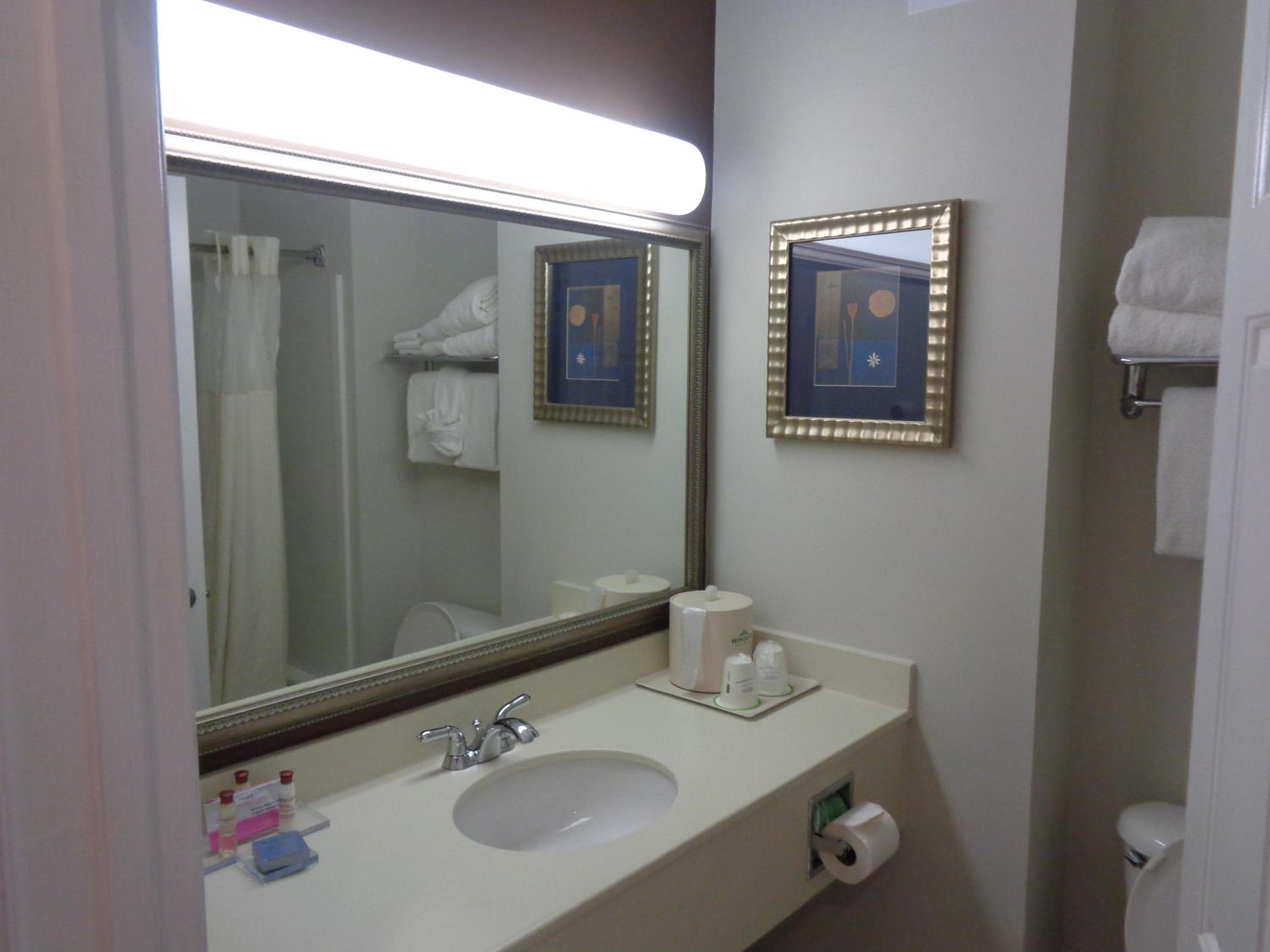 Business Queen Room with Two Queen Beds - Non-Smoking - Photo 3