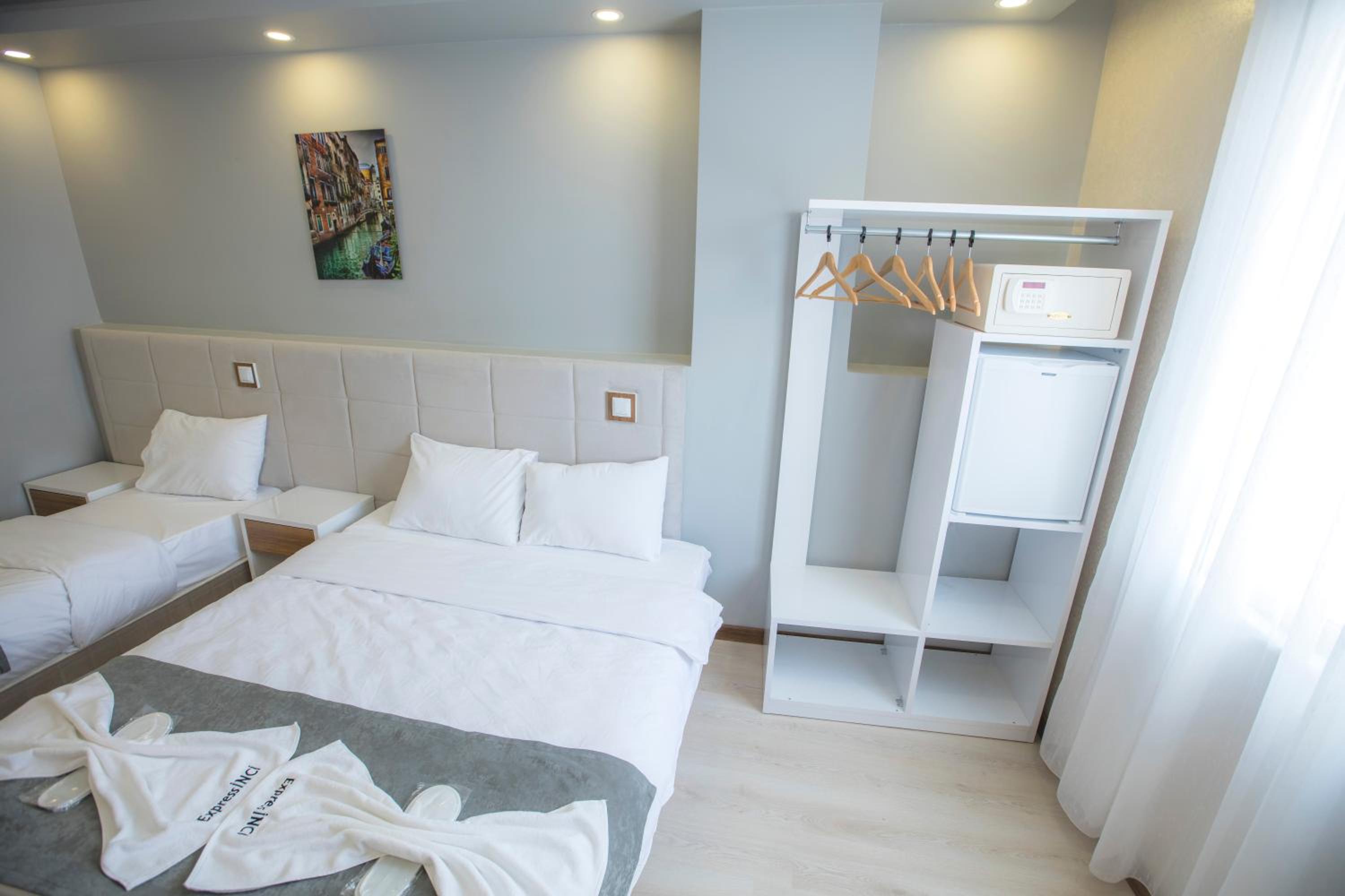 Deluxe Triple Room photo 2