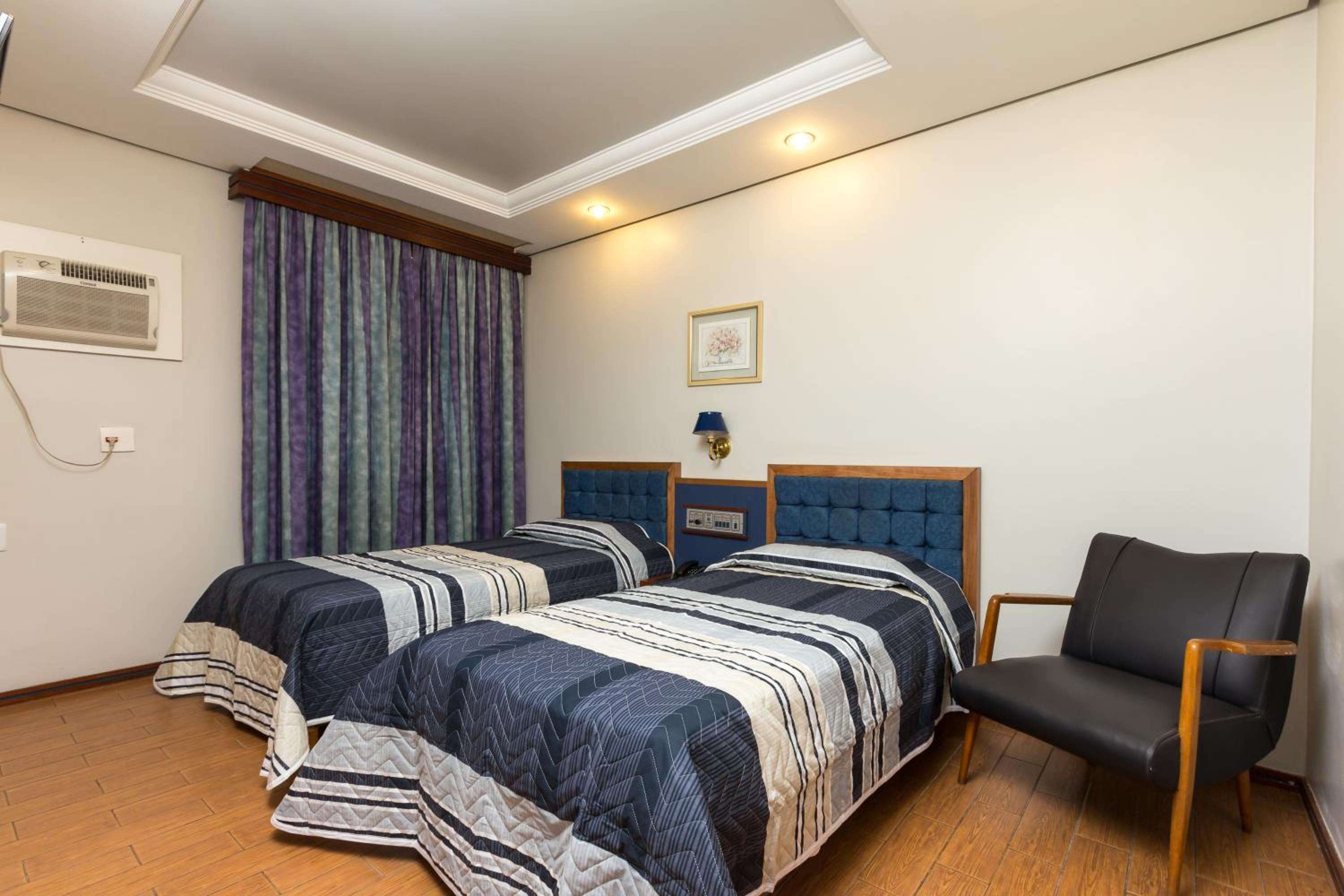 Standard Twin Room - Photo 4