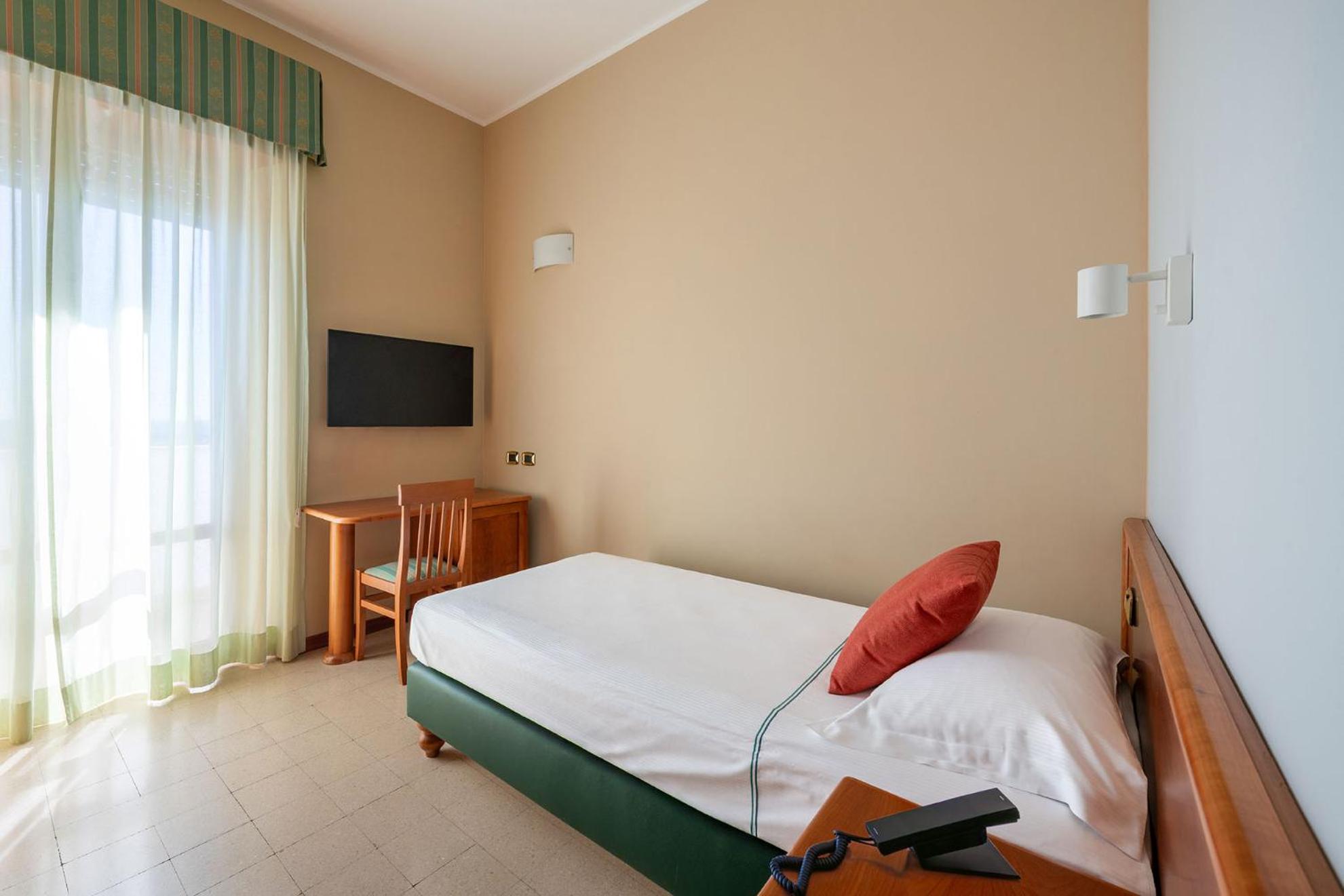 Single Room photo 2