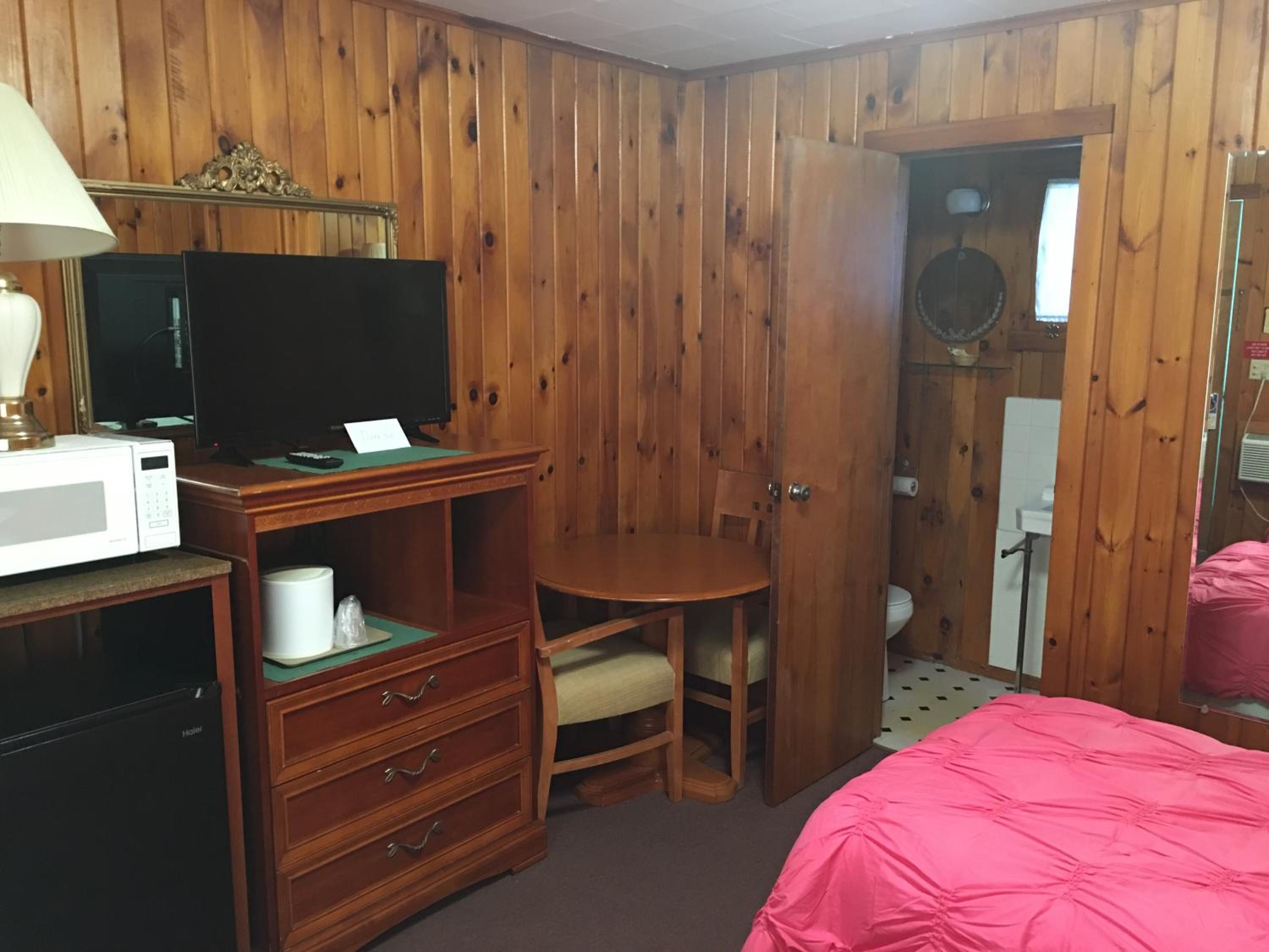 Single Room with Two Single Beds photo 1