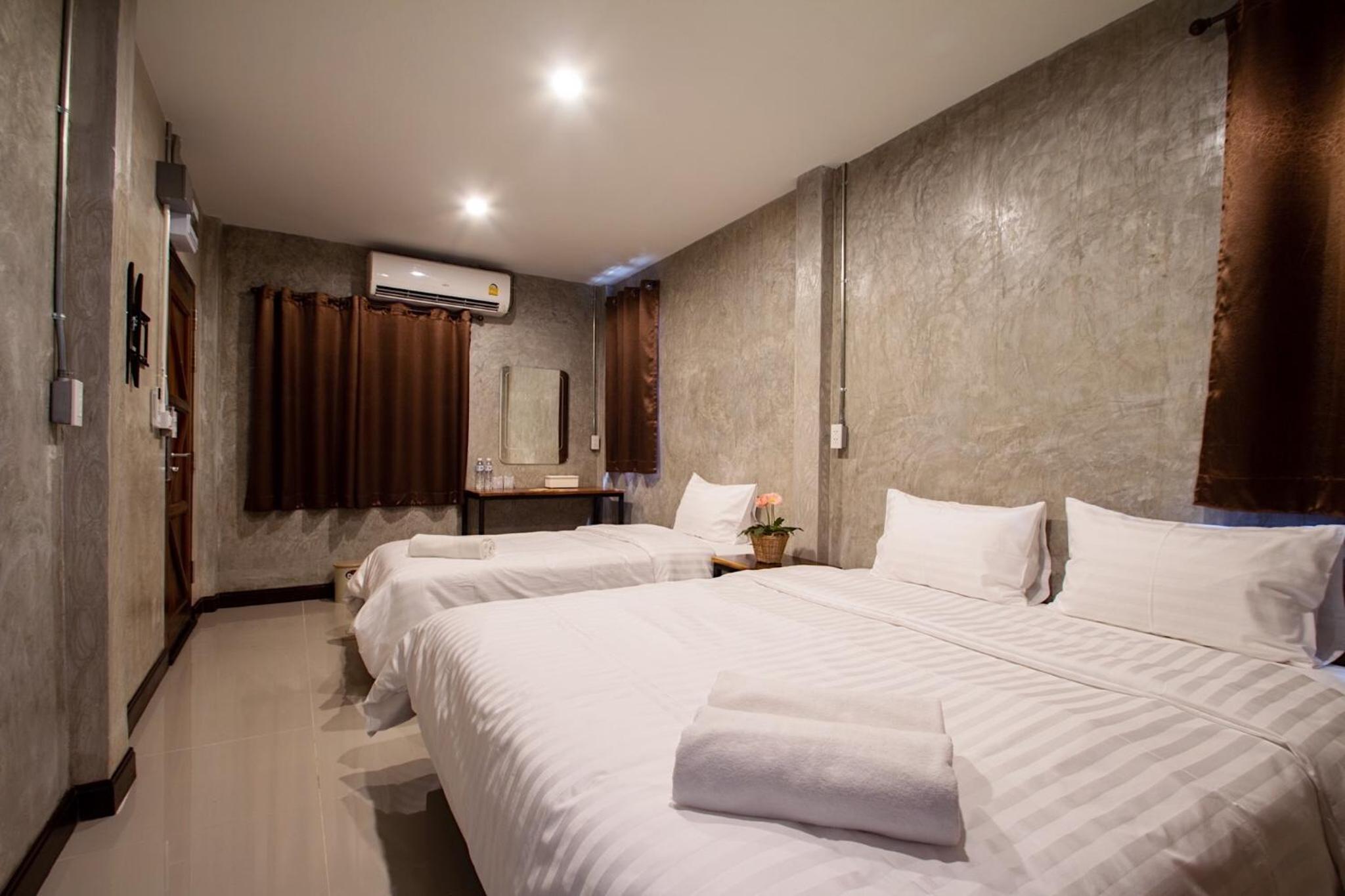 Triple Room with Private Bathroom photo 1