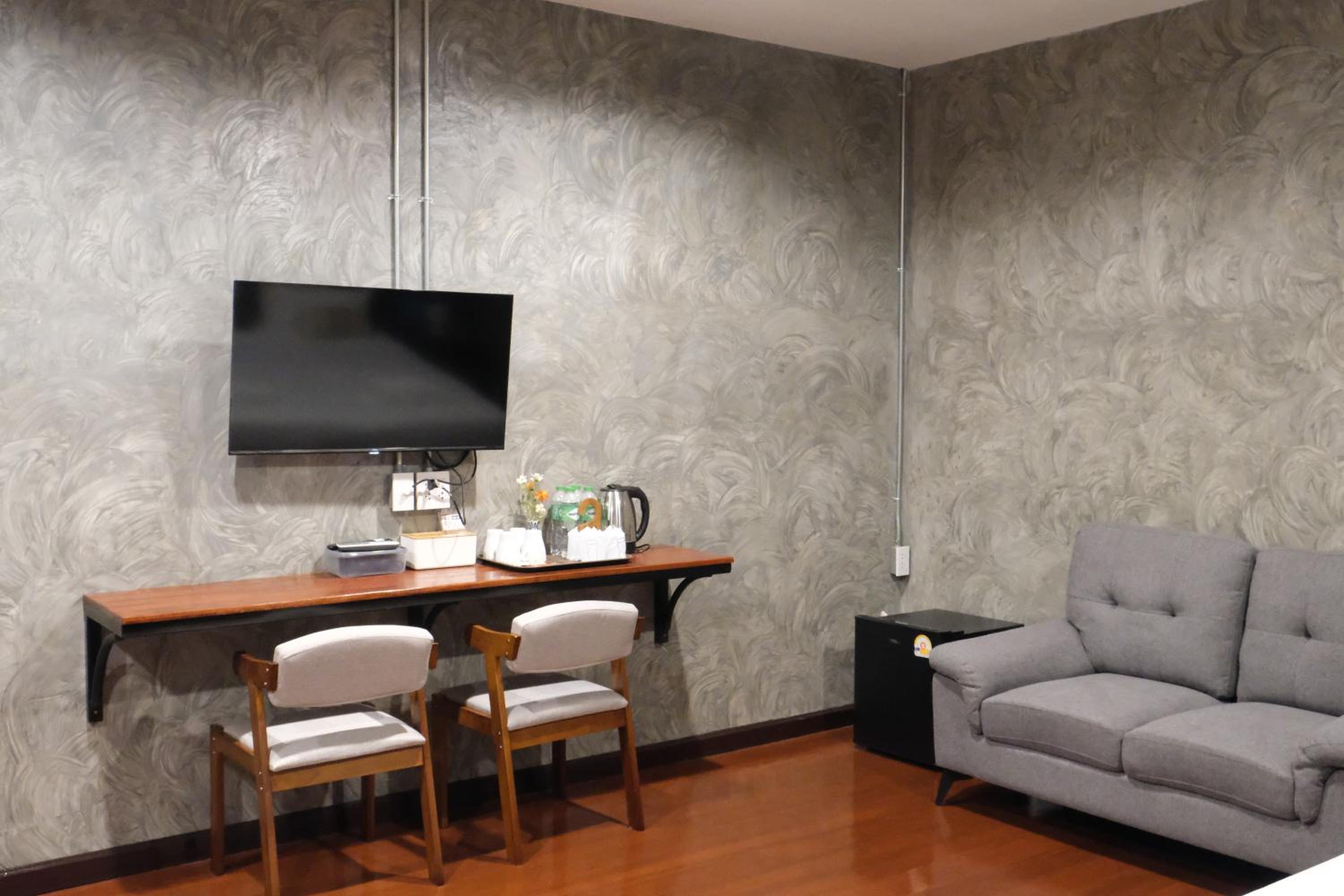 Superior Family Room photo 3