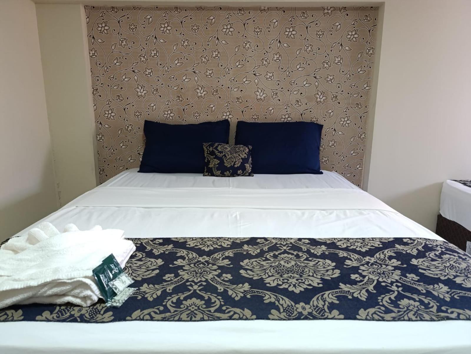 Large Double Room photo 2