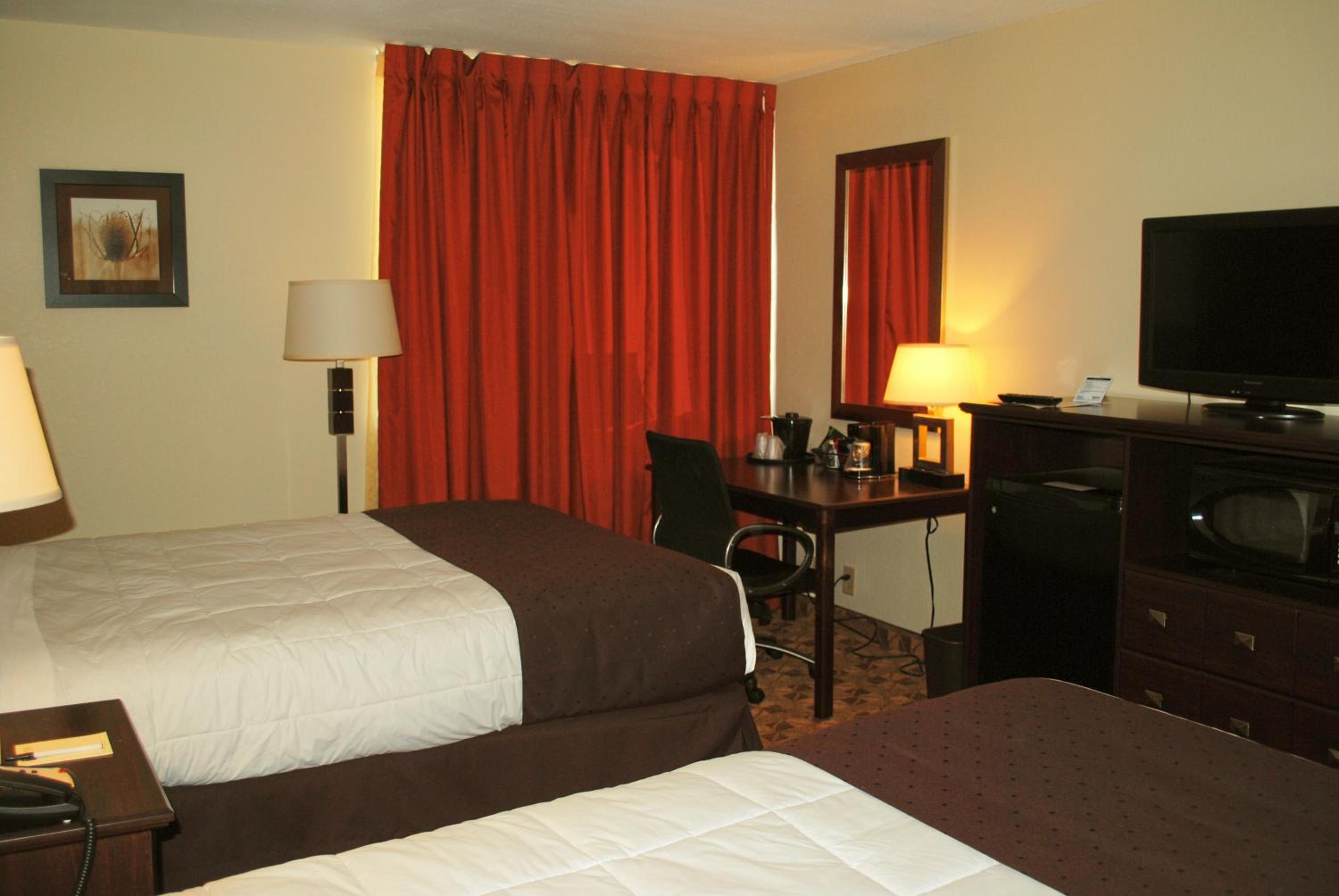Queen Room with Two Queen Beds - Non-Smoking - Photo 1