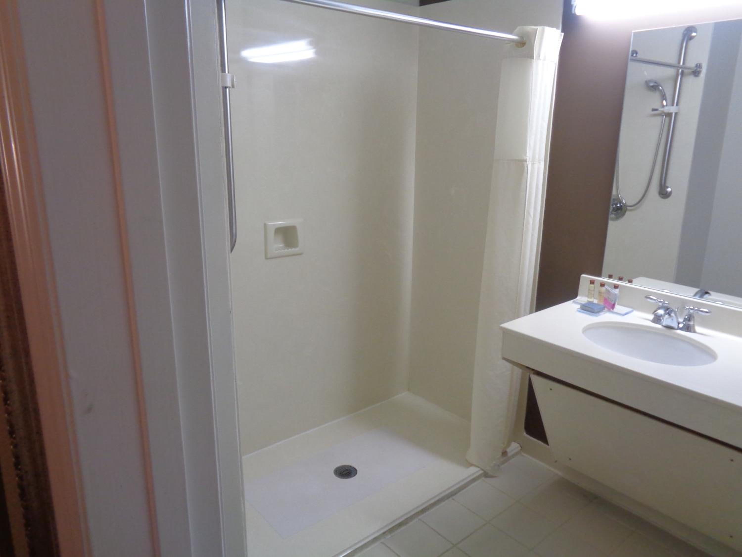 King Room - Disability Access/Non-Smoking - Photo 4