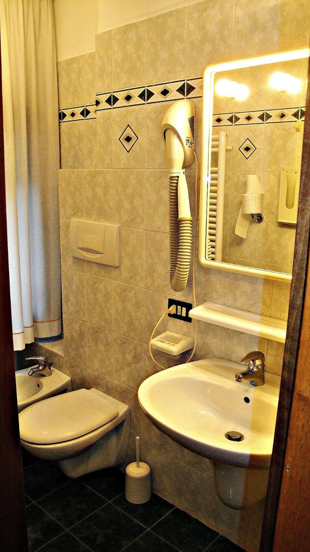 Two-Bedroom Apartment (5 Adults) photo 2