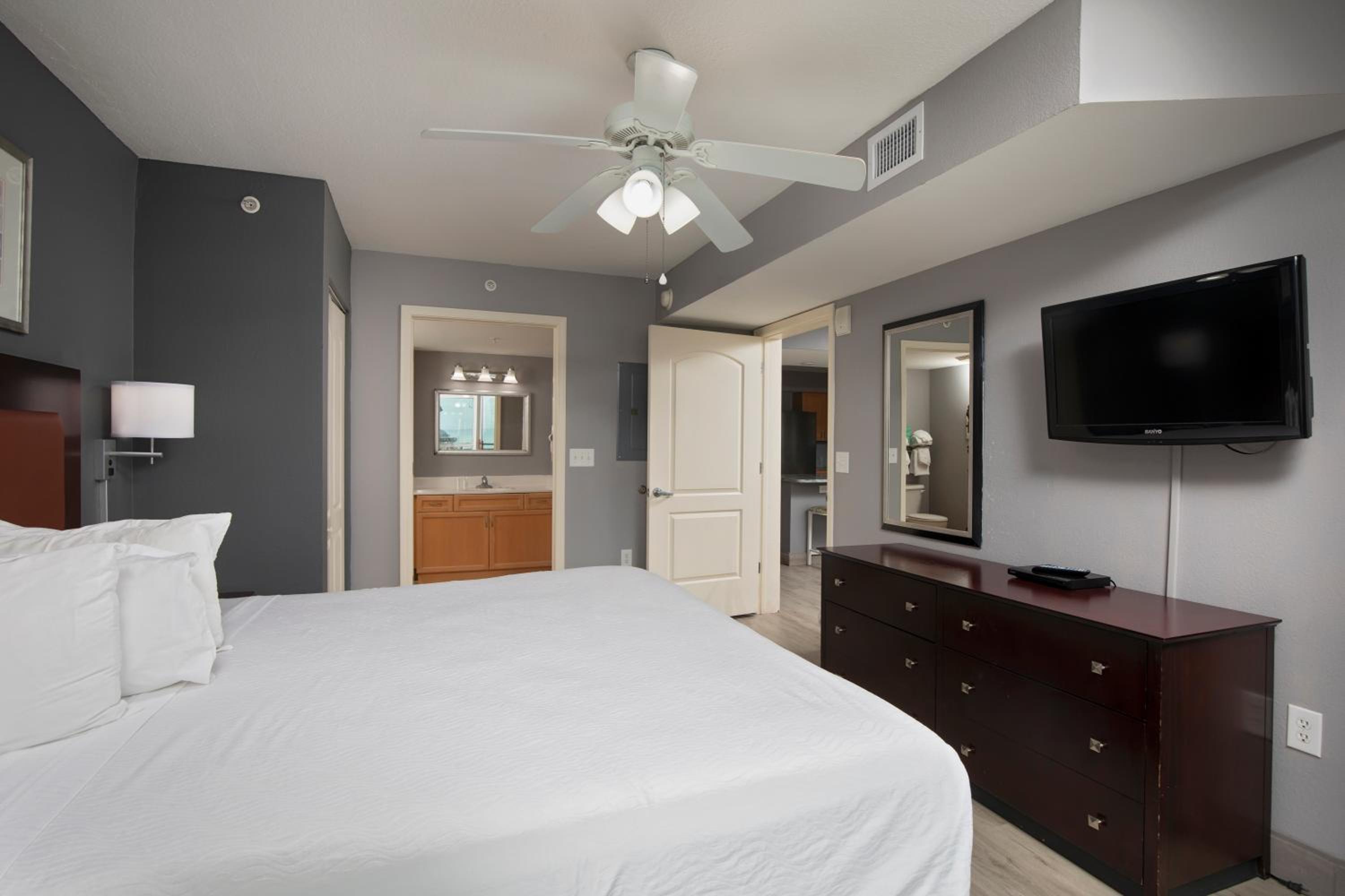 Deluxe Suite with Sea View