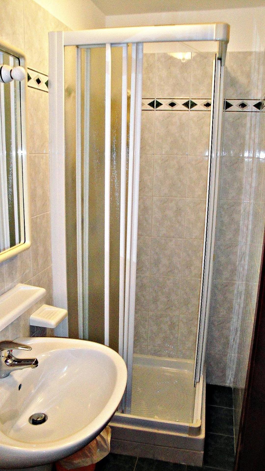 Two-Bedroom Apartment (5 Adults) photo 3
