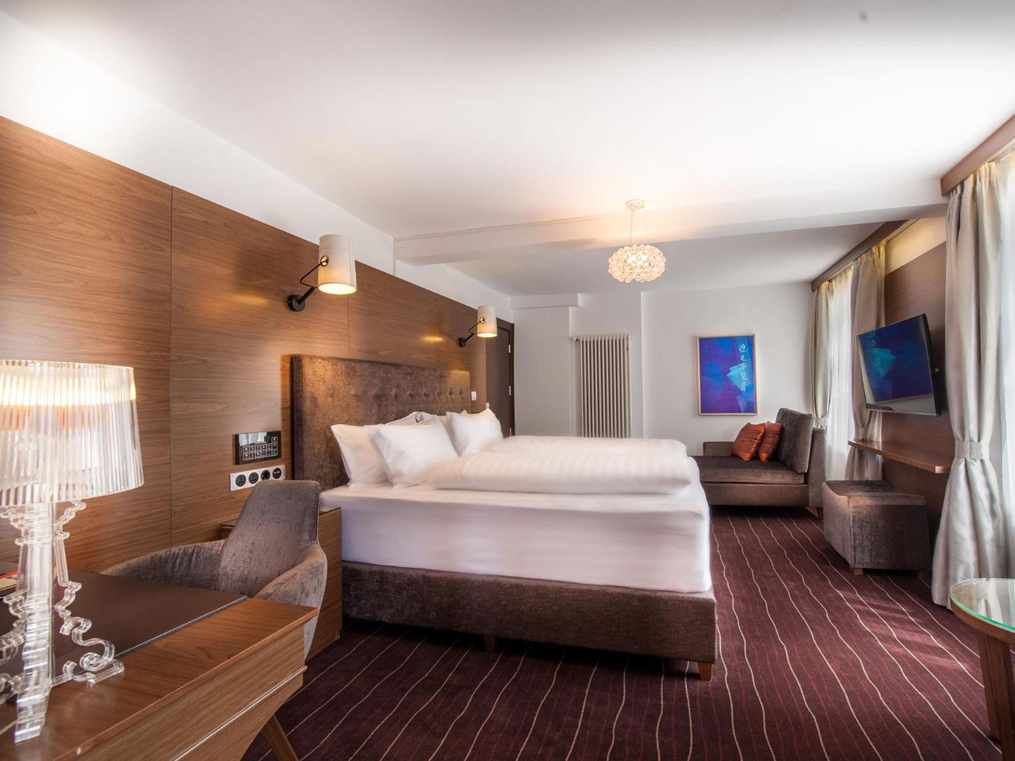 Premium Double Room with Balcony photo 2