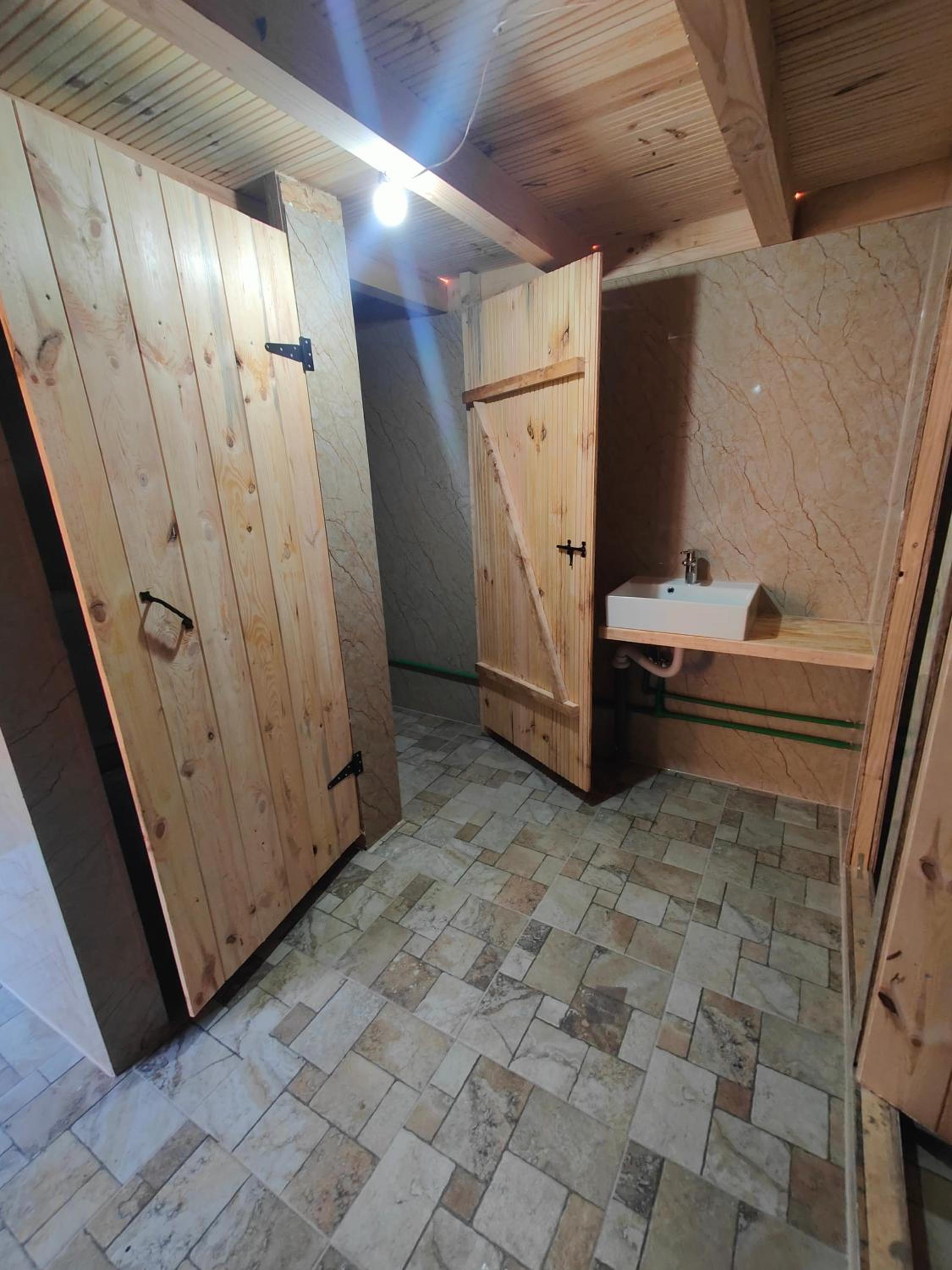 6-Bed Mixed Dormitory Room photo 3