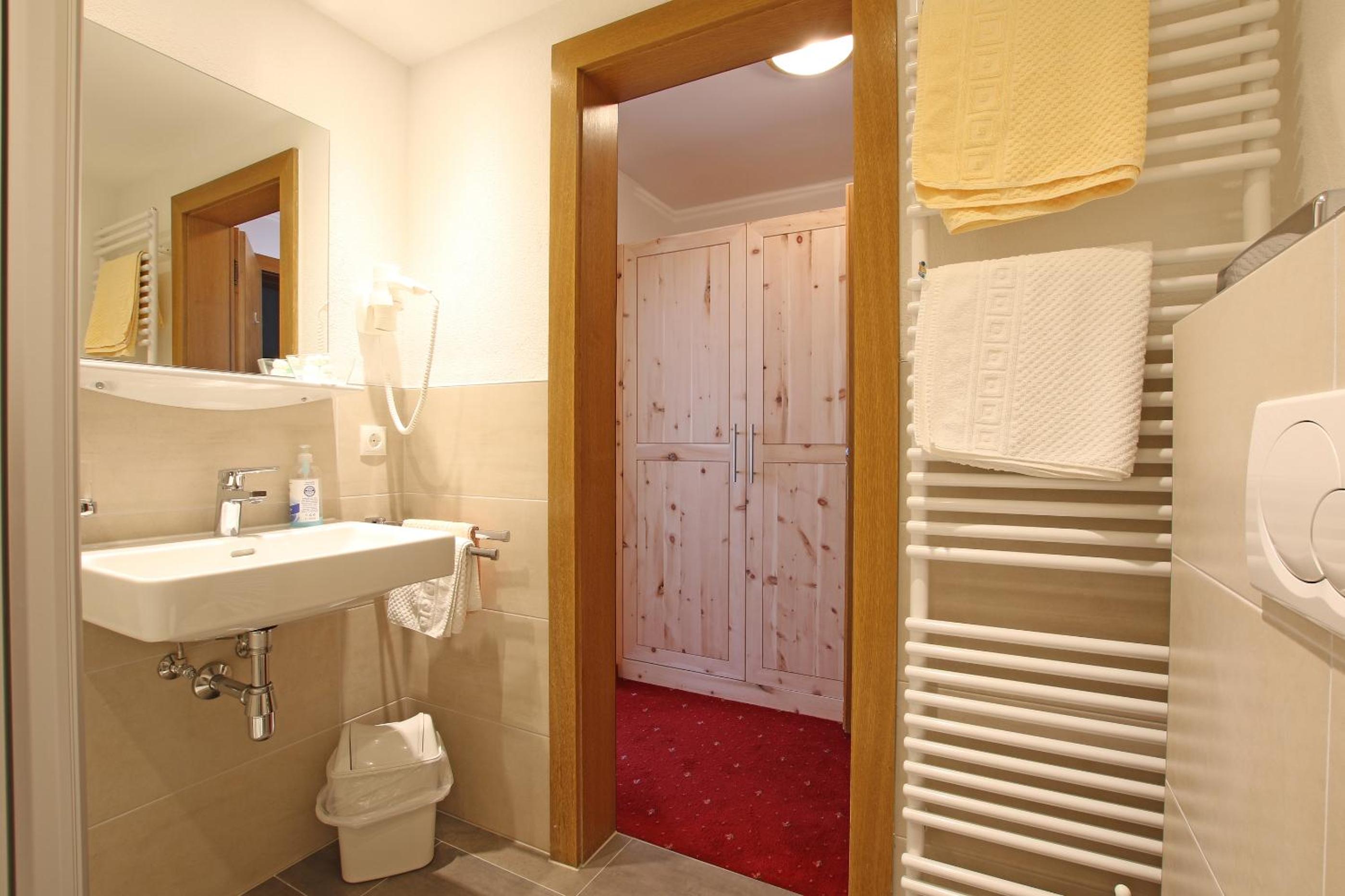 Deluxe Twin Room photo 3