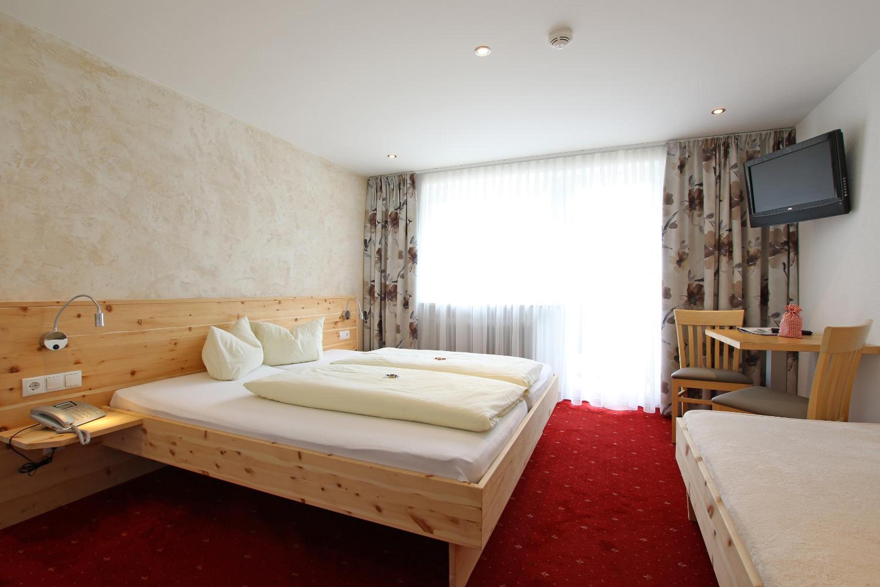 Deluxe Triple Room photo 2