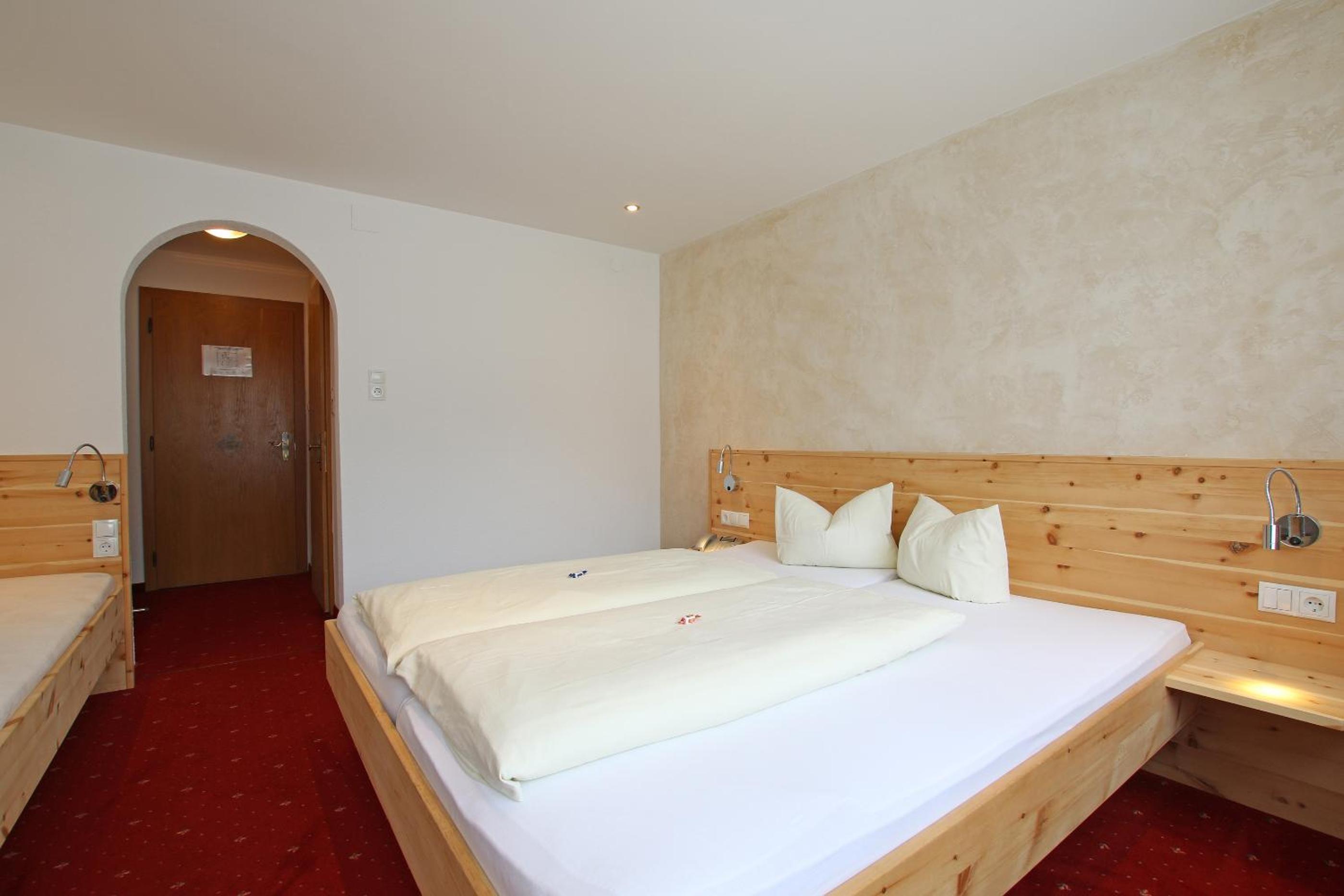 Deluxe Triple Room photo 3