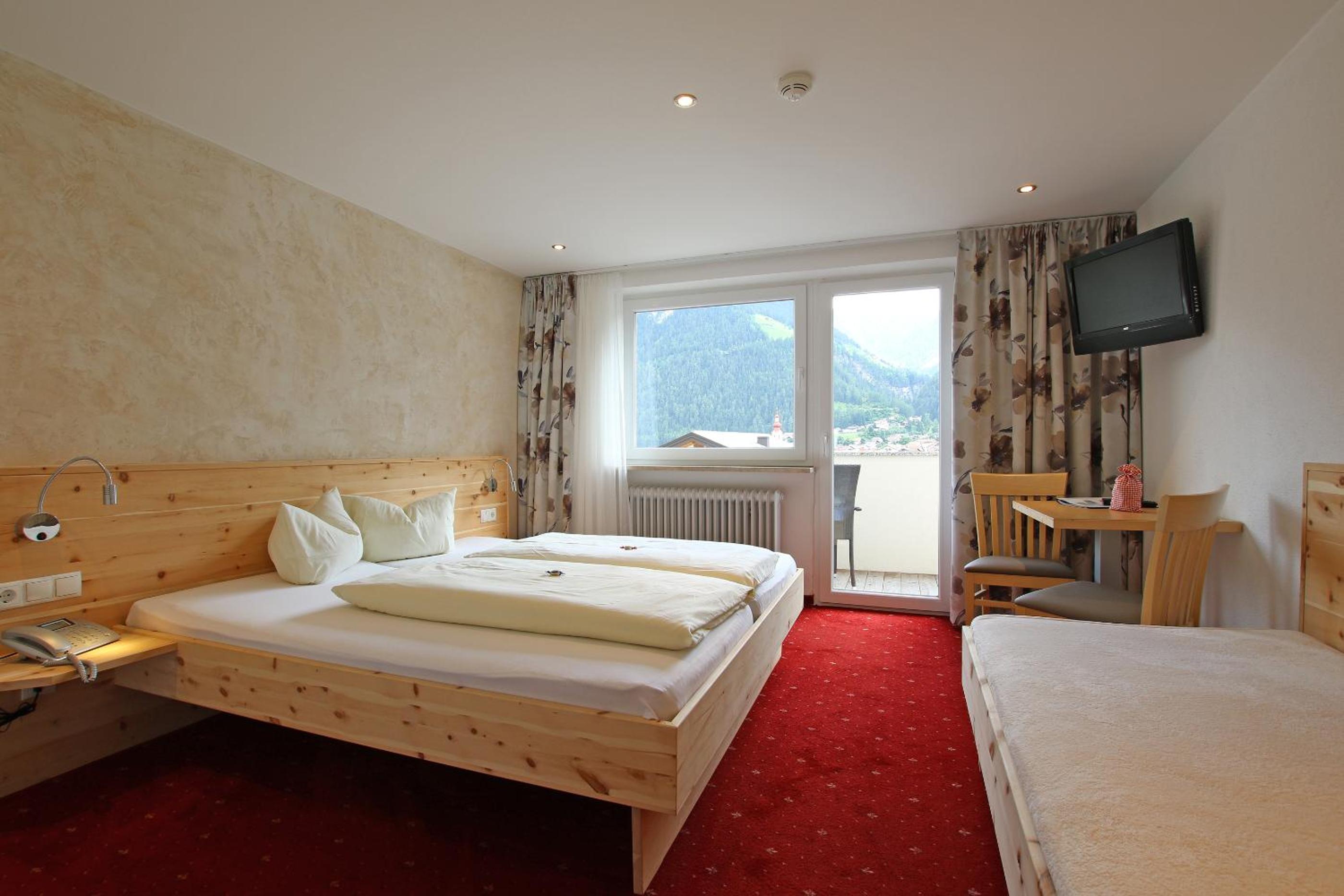 Triple Room with Bath photo 3