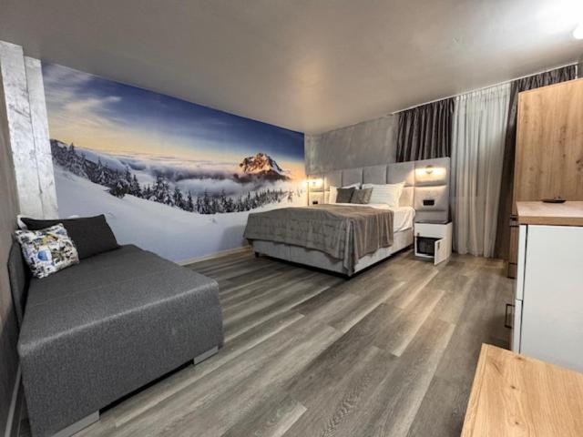 Deluxe Room (2 Adults + 1 Child) photo 1