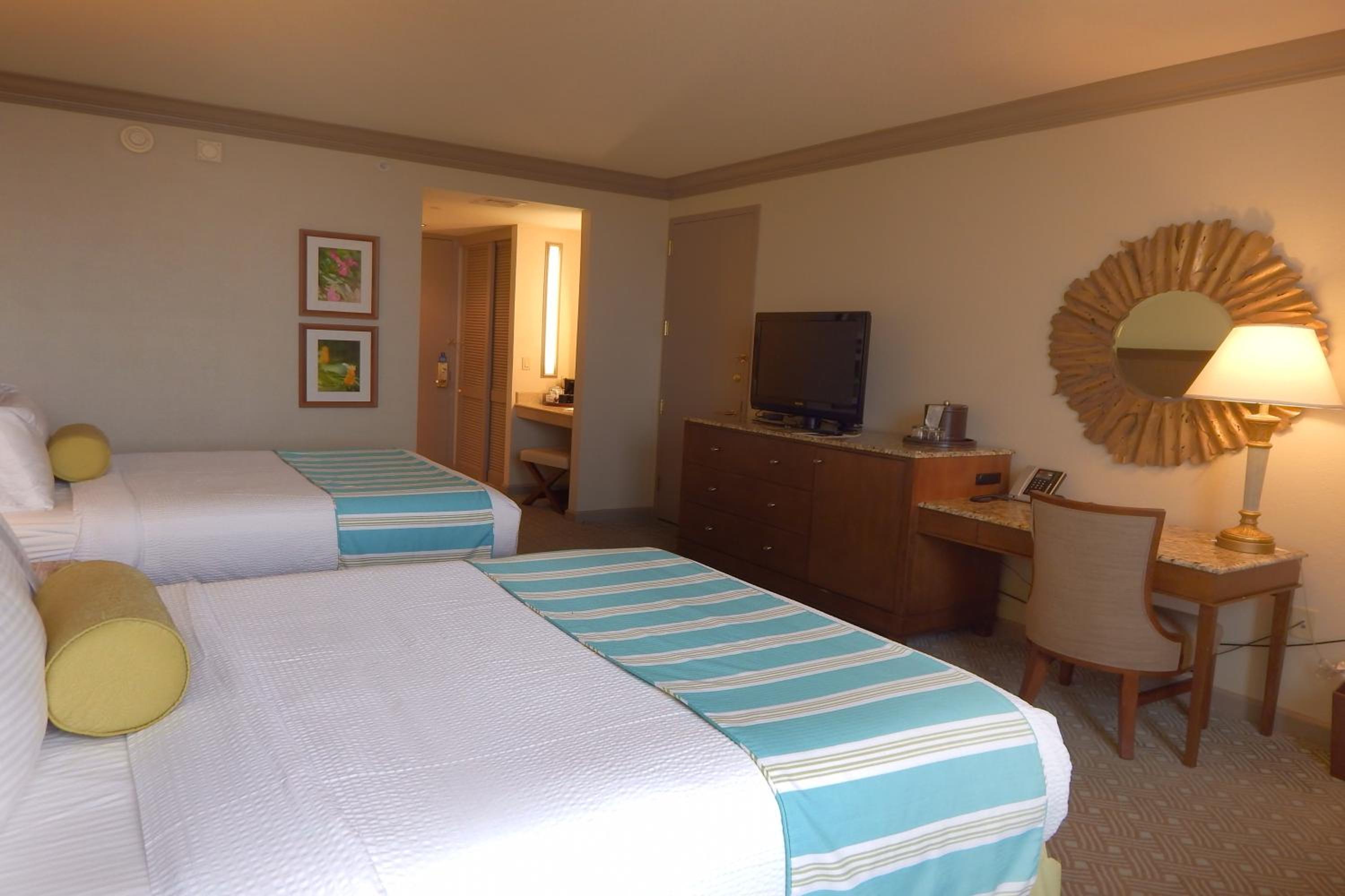 Queen Room with Two Queen Beds - Bayou View - Photo 6