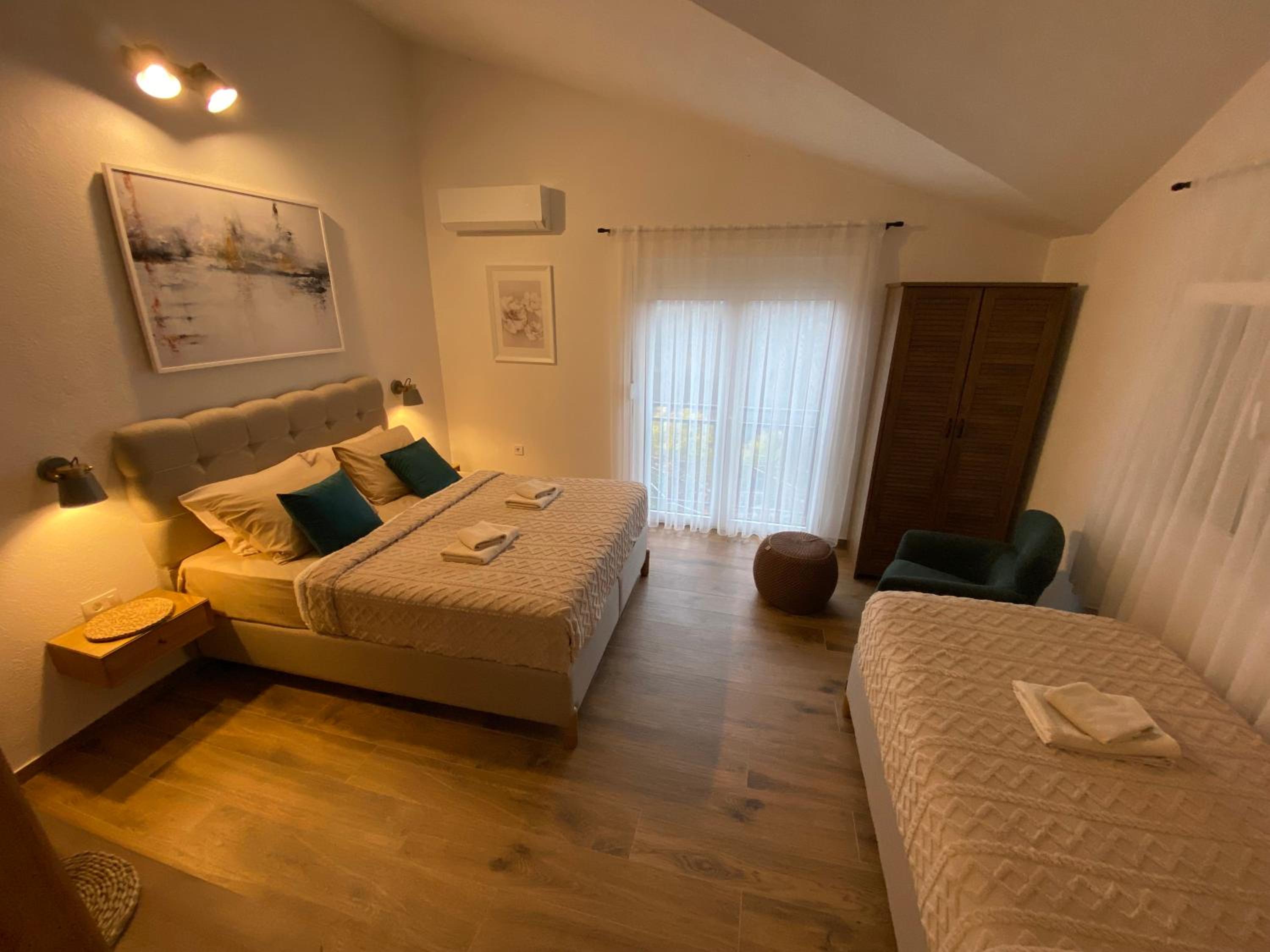 Triple Room with Lake View