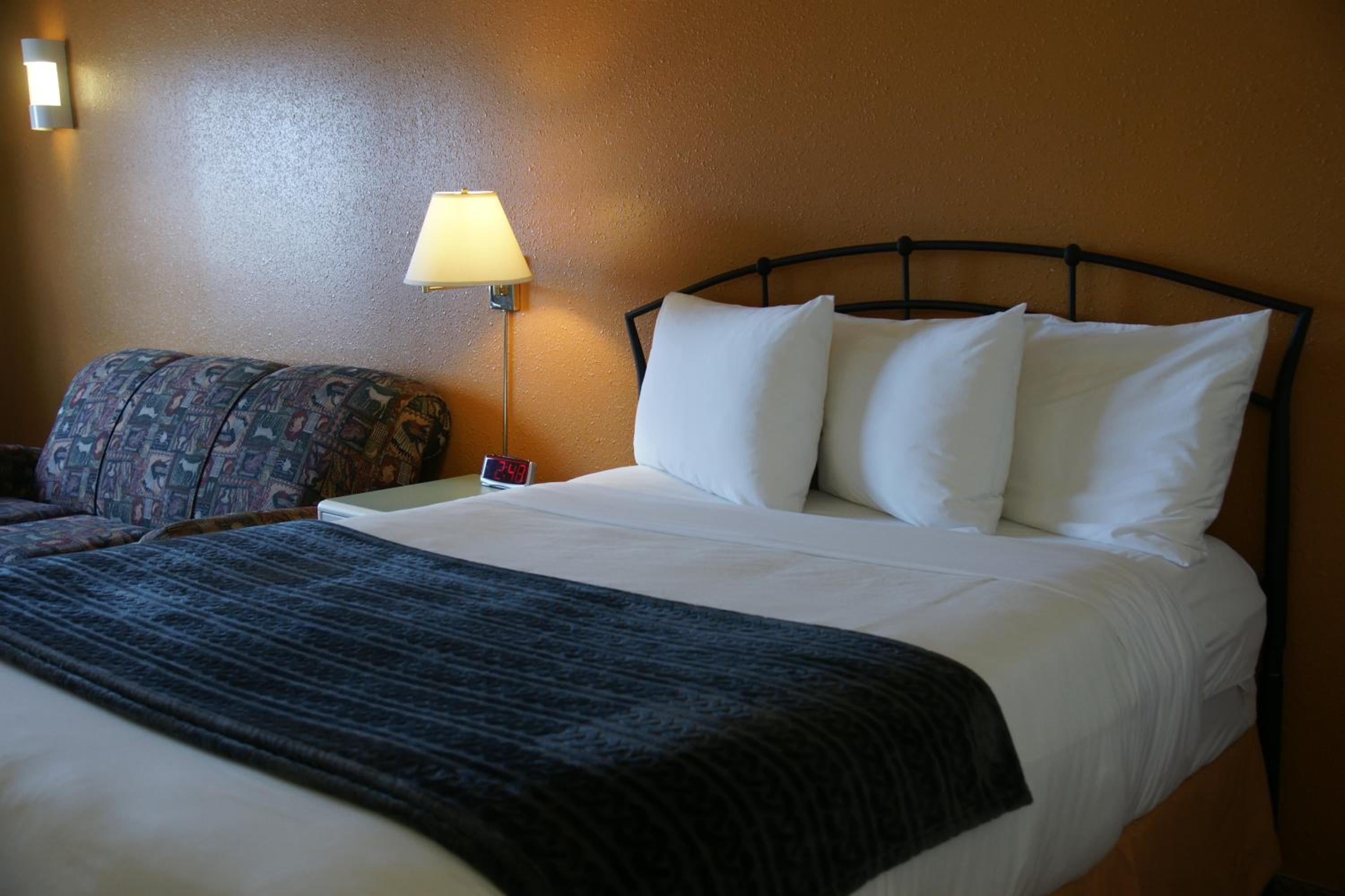 Queen Room photo 3