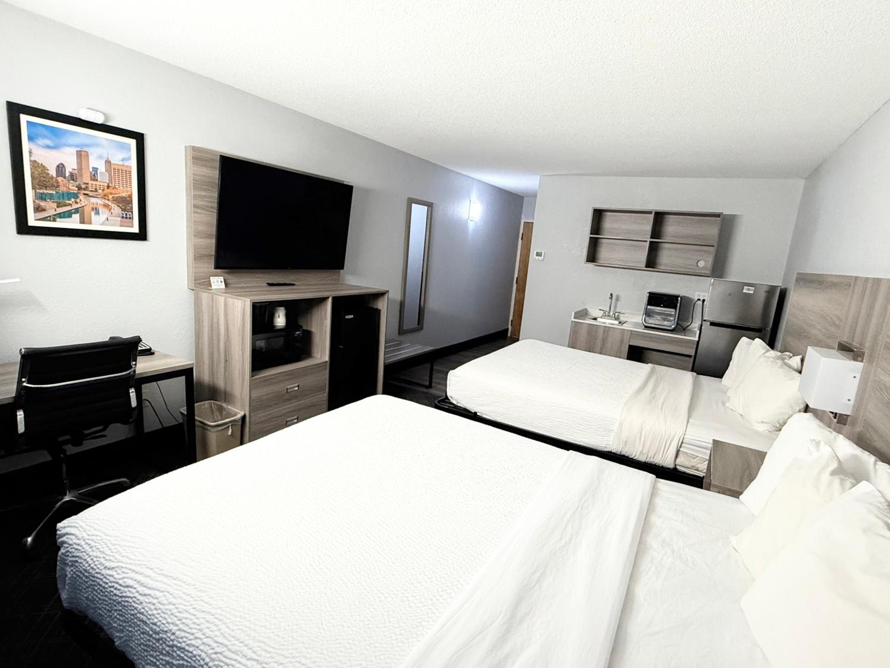 Suite with Two Queen Beds and Kitchenette - Non-Smoking - Photo 5