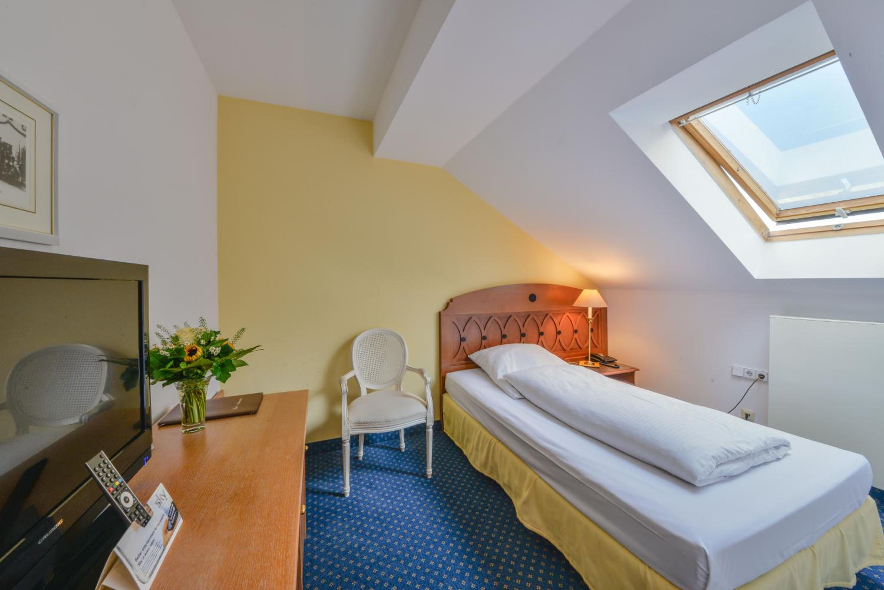Single Room photo 2