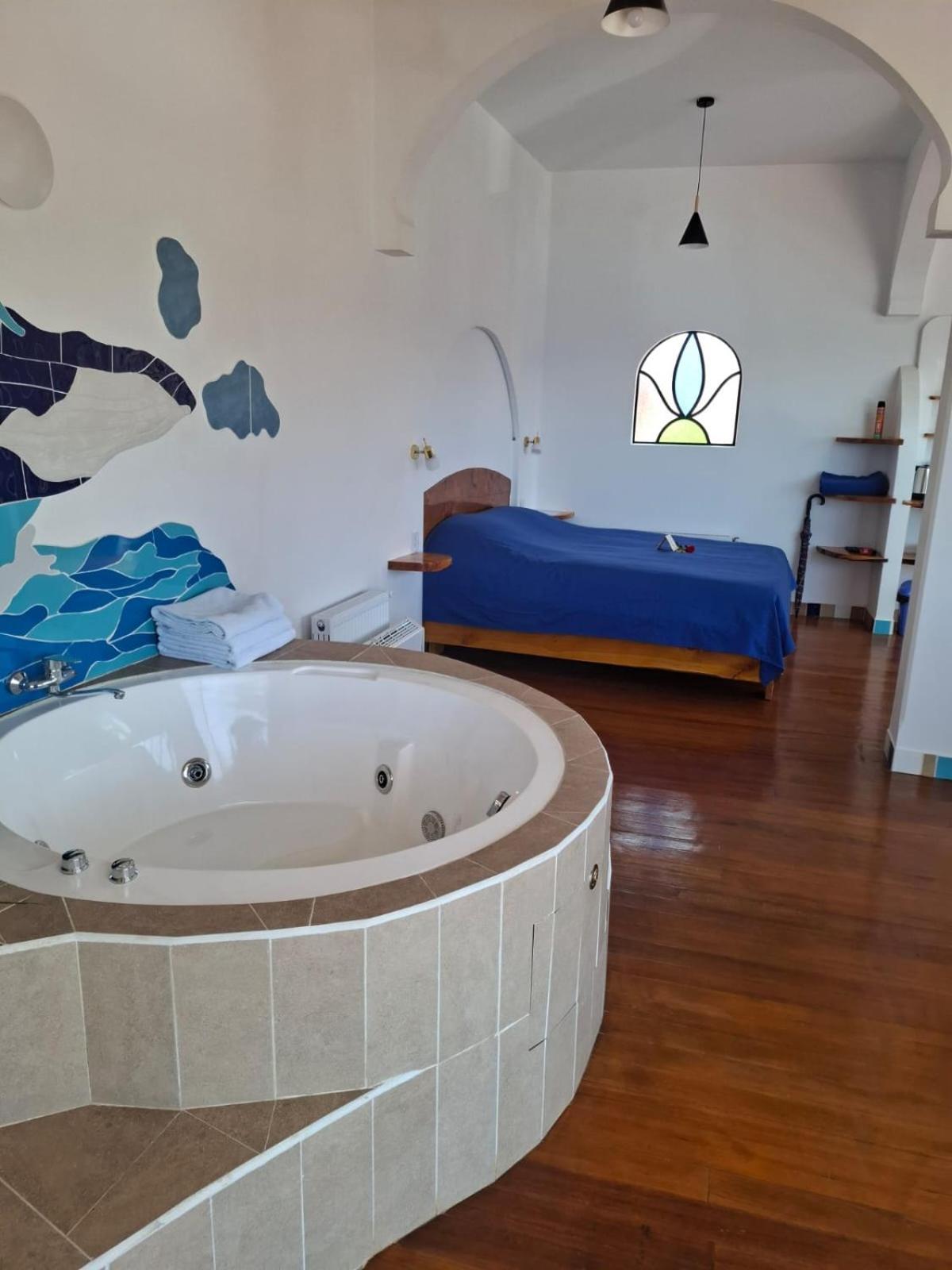 Deluxe Suite with Spa Bath photo 1