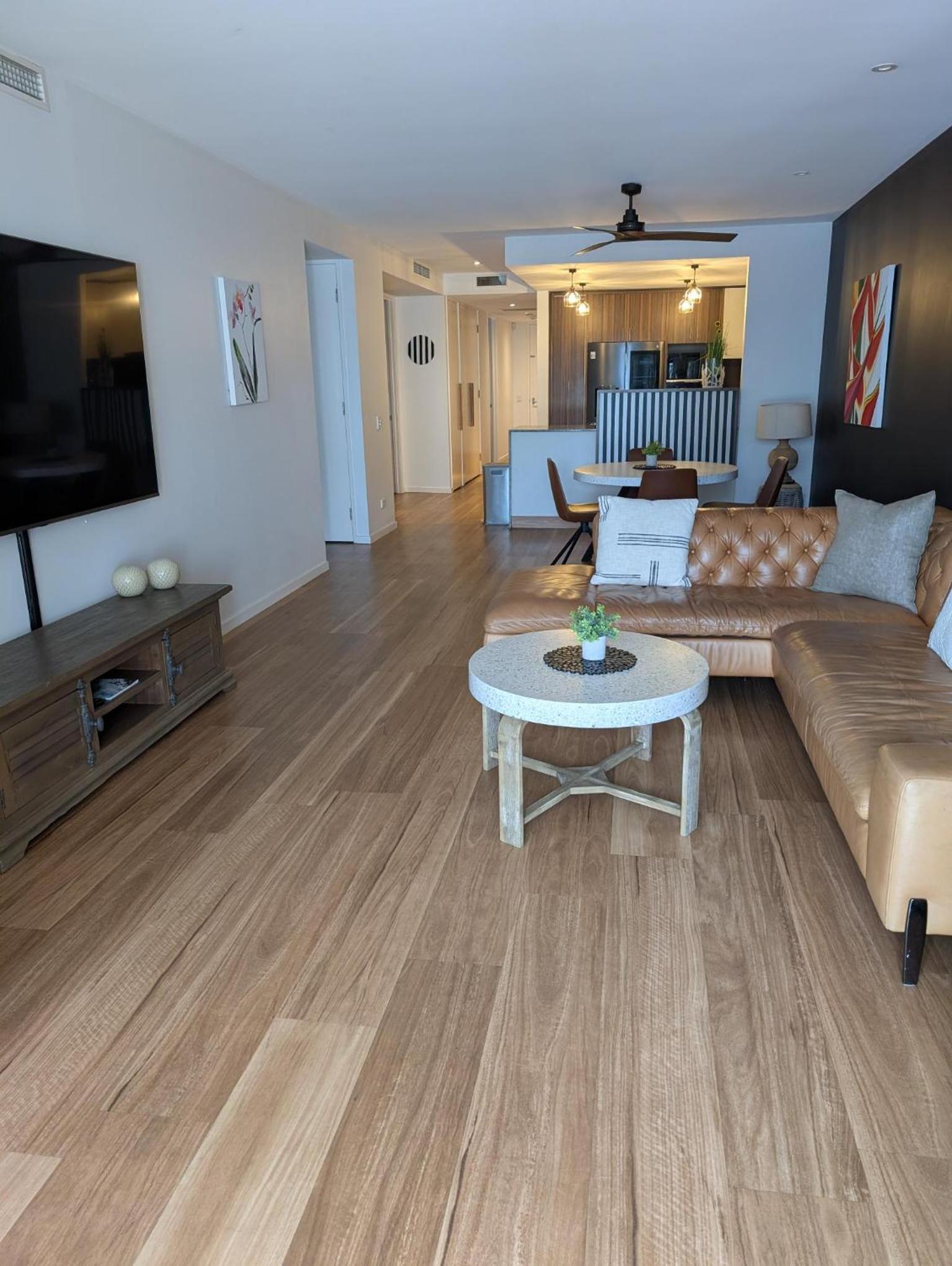 Three-Bedroom Apartment with Park View photo 2