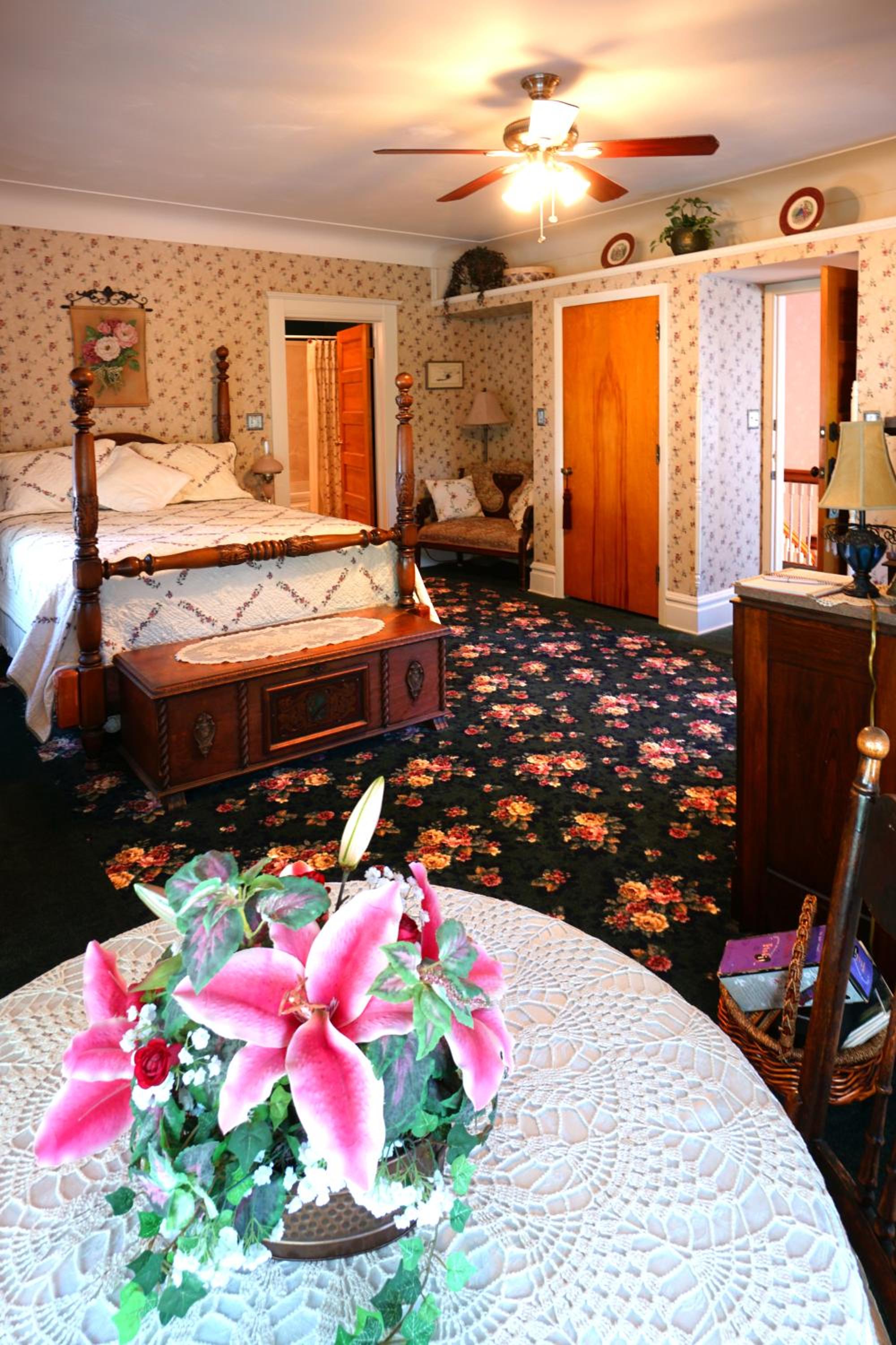 Deluxe Queen Suite