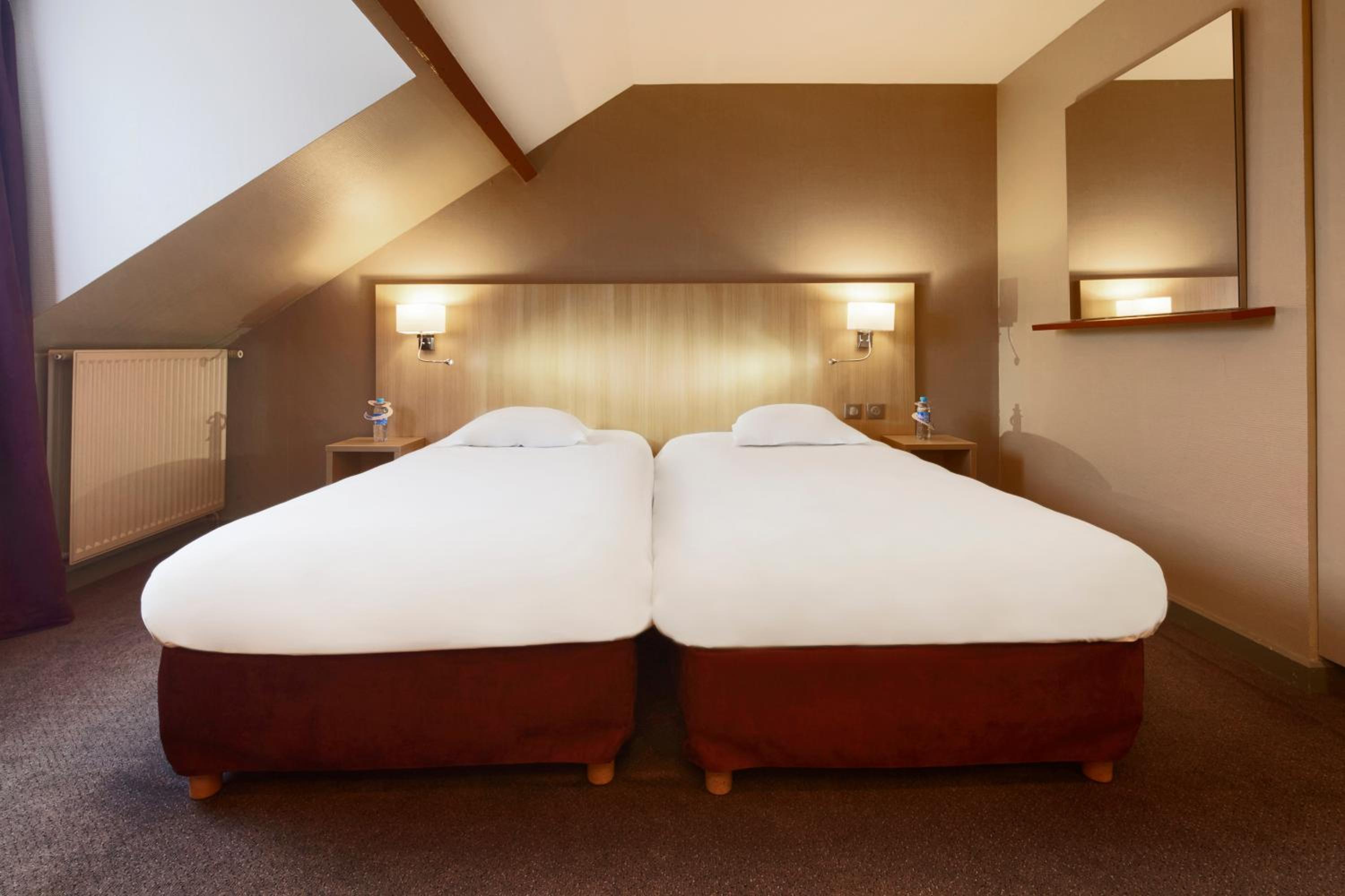 Twin Room - Photo 2